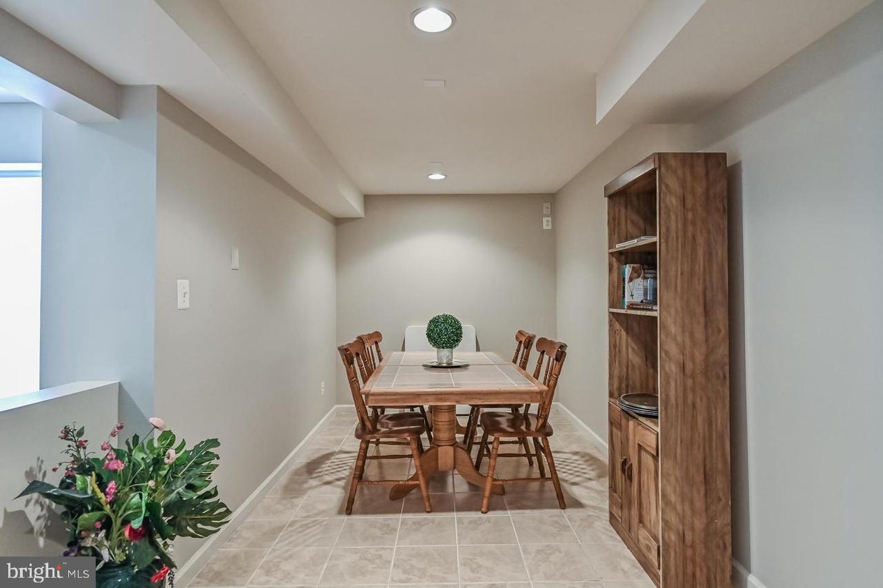 SOMERSET LANDING - Residential Lease