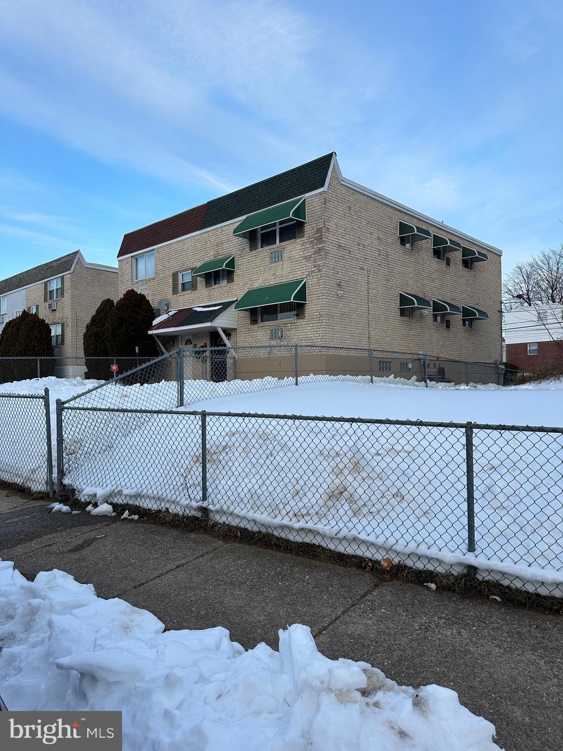 ACADEMY GARDENS - Residential Income