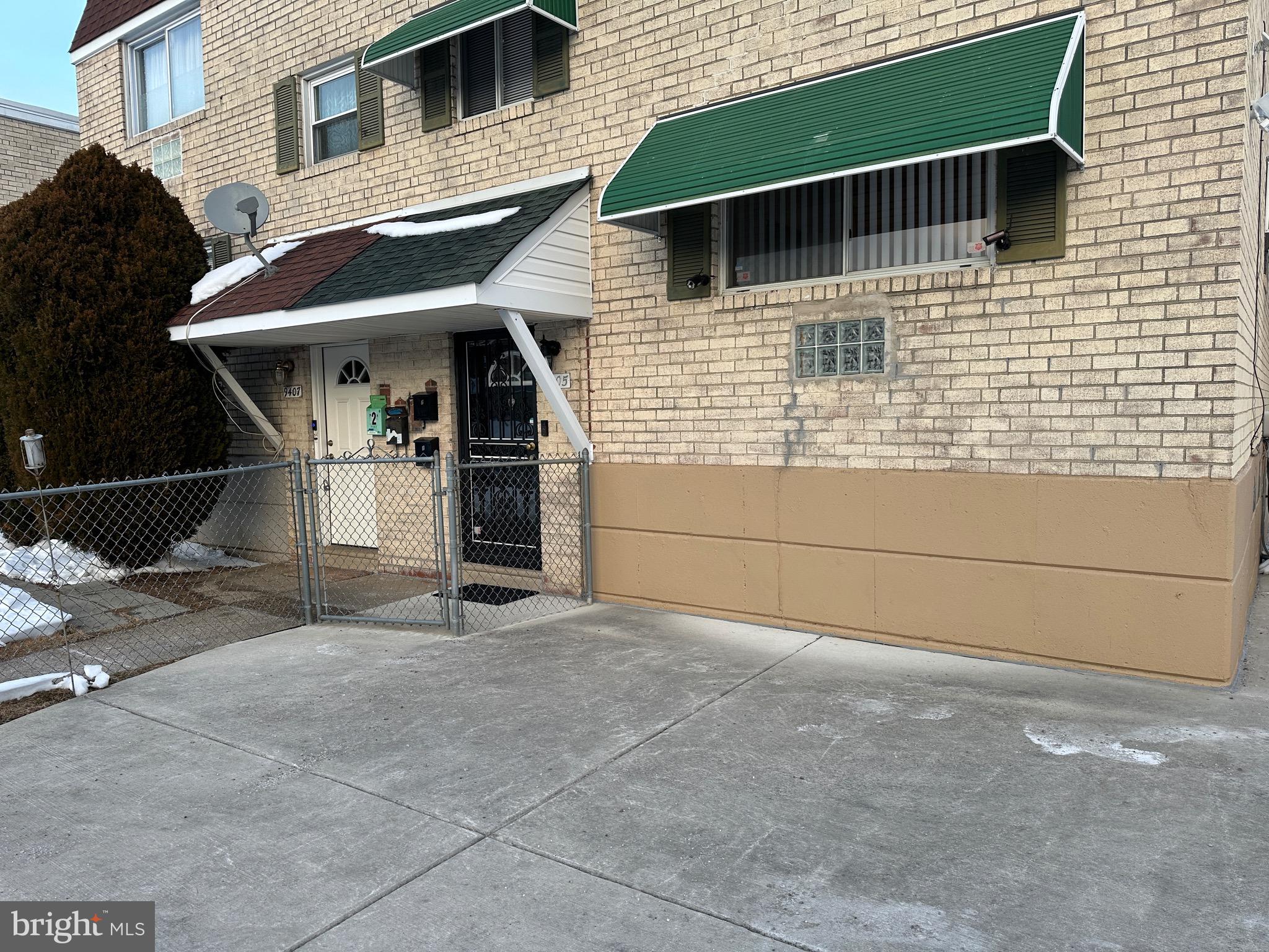 ACADEMY GARDENS - Residential Income