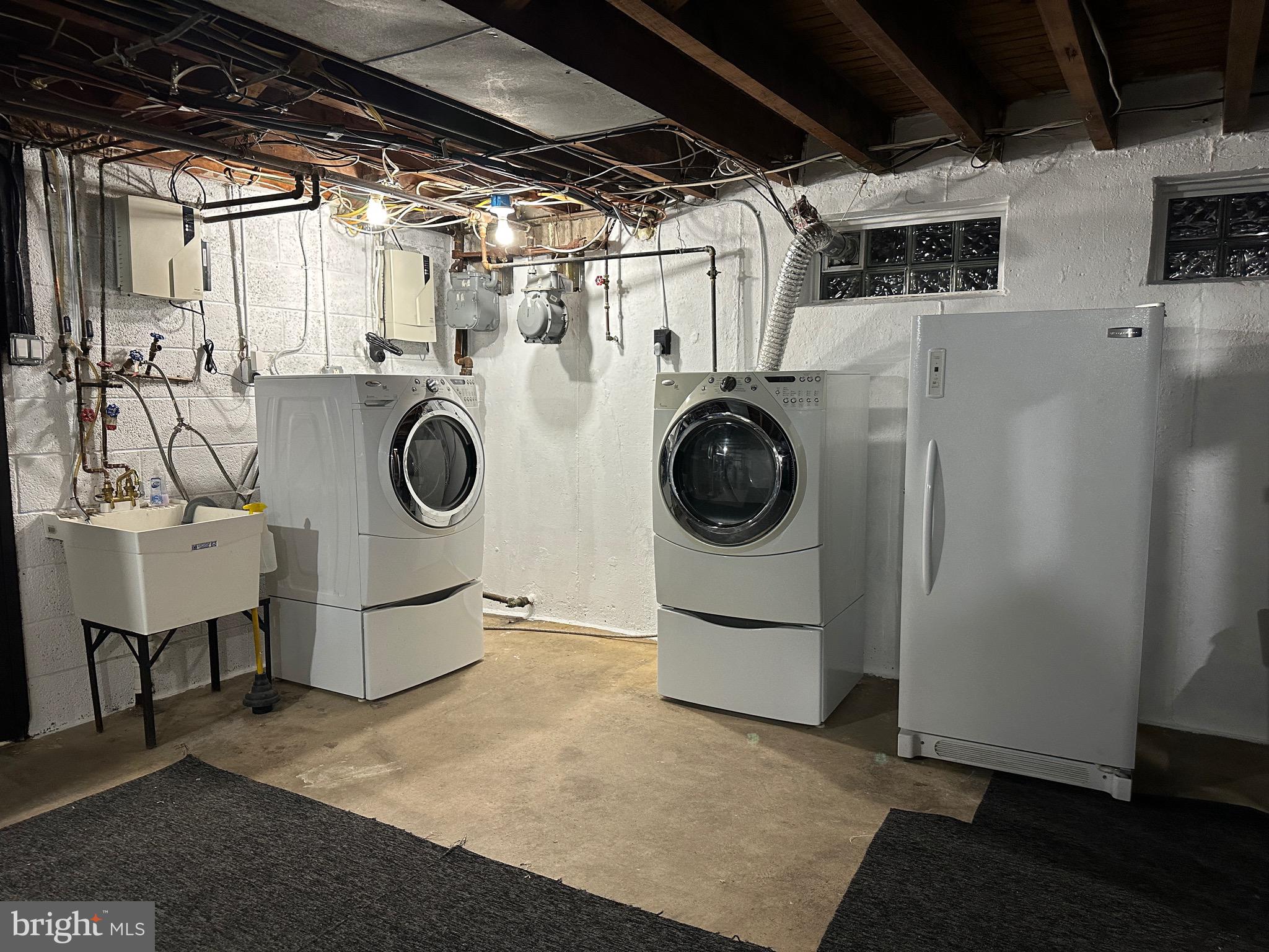 ACADEMY GARDENS - Residential Income