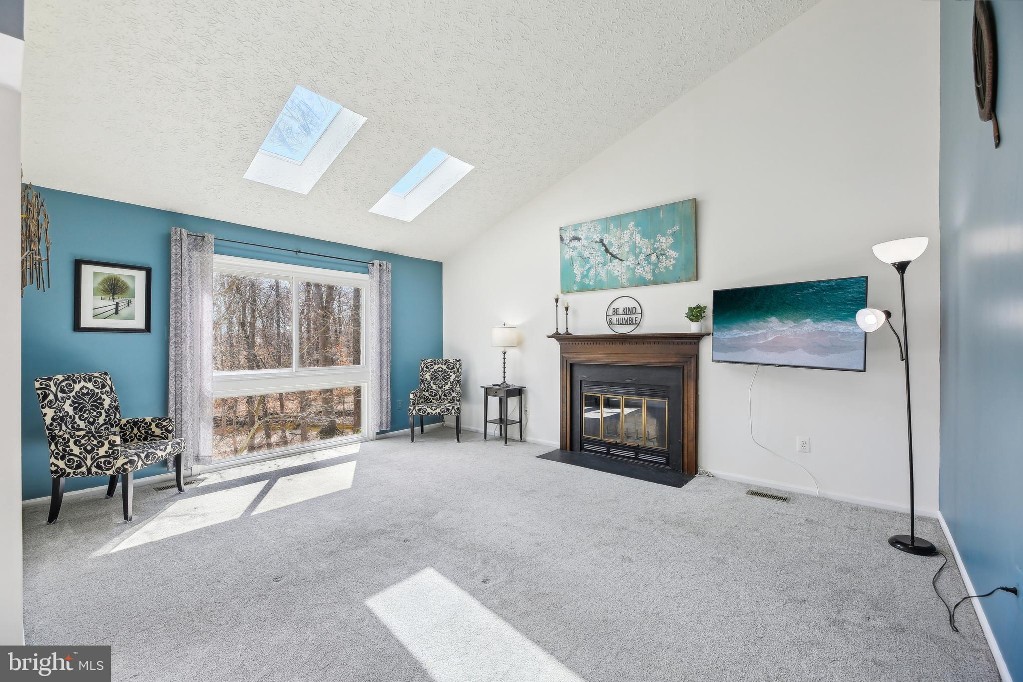 SOUTH HAMPTON - Residential