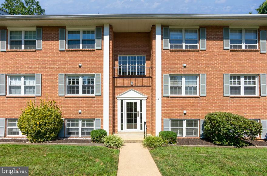 Must see! Will not last long! Beautiful 2-bedroom, 1 bathroom condo move in ready. Appliances not older than 2018. Kitchen: Granite countertops with plenty of storage, spacious living room. Beautiful community pool just a few steps away. Conveniently located near local supermarkets and shops. NO WATER BILL AS IT IS INCLUDED WITH YOUR CONDO FEE. Showings by appointment only.