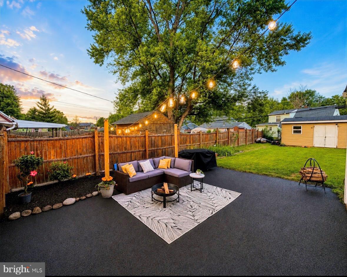 12 HICKORY LANE