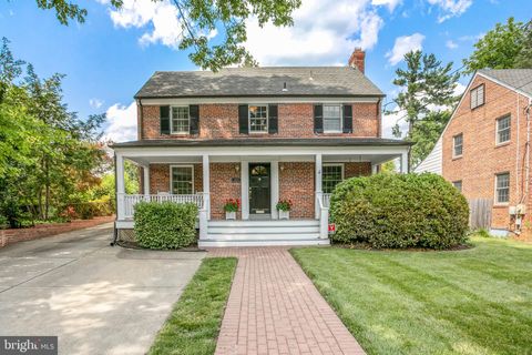 Photo of 3109 CUMMINGS LN, CHEVY CHASE, MD 20815 (MLS # MDMC2097290)