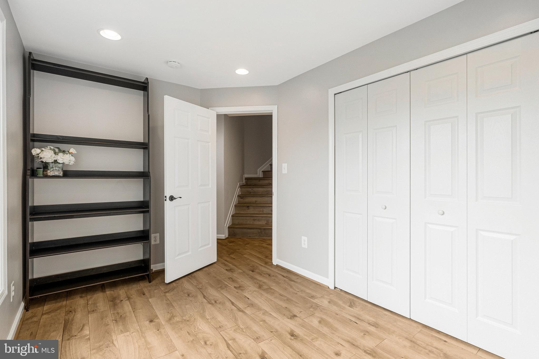 WELLESLEY - Residential