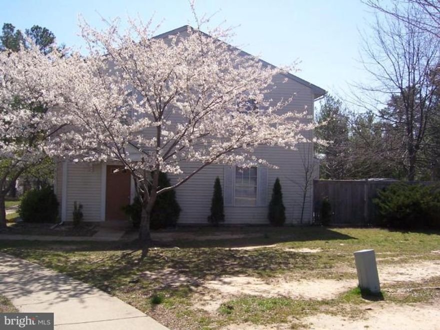 THIS SPACIOUS END UNIT TOWNHOME FEATURES: 3 BEDROOMS, 1.5 BATHS, EAT-IN KICHEN, LIVING ROOM,  FENCED BACK YARD.