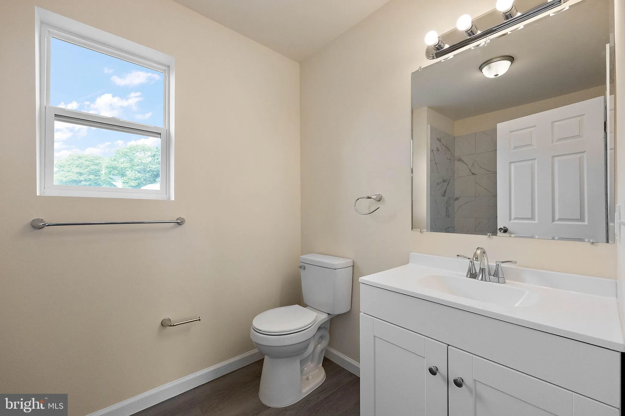 Wilmington, Delaware 19801, United States, 3 Bedrooms Bedrooms, ,3 BathroomsBathrooms,Residential,Pending,84497