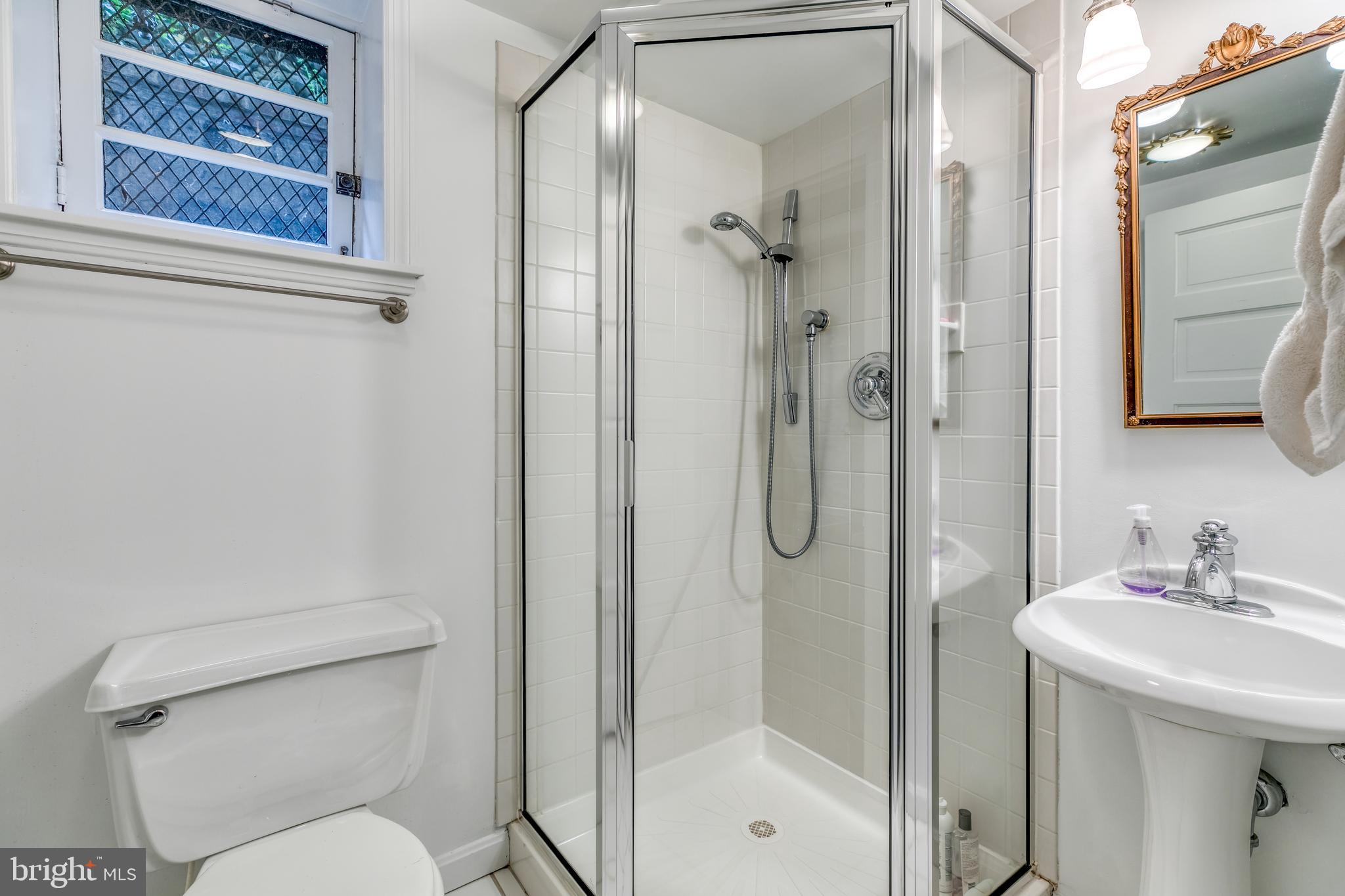 ROLAND PARK - Residential