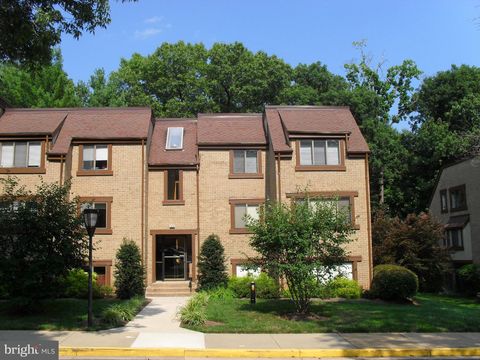 Photo of 1659 Parkcrest Circle #C, RESTON, VA 20190 (MLS # VAFX2302352)