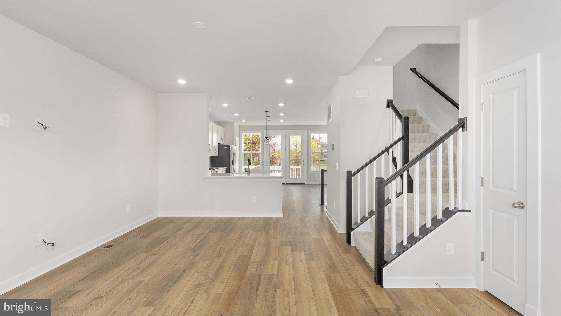 MARY'S LANDING - Residential