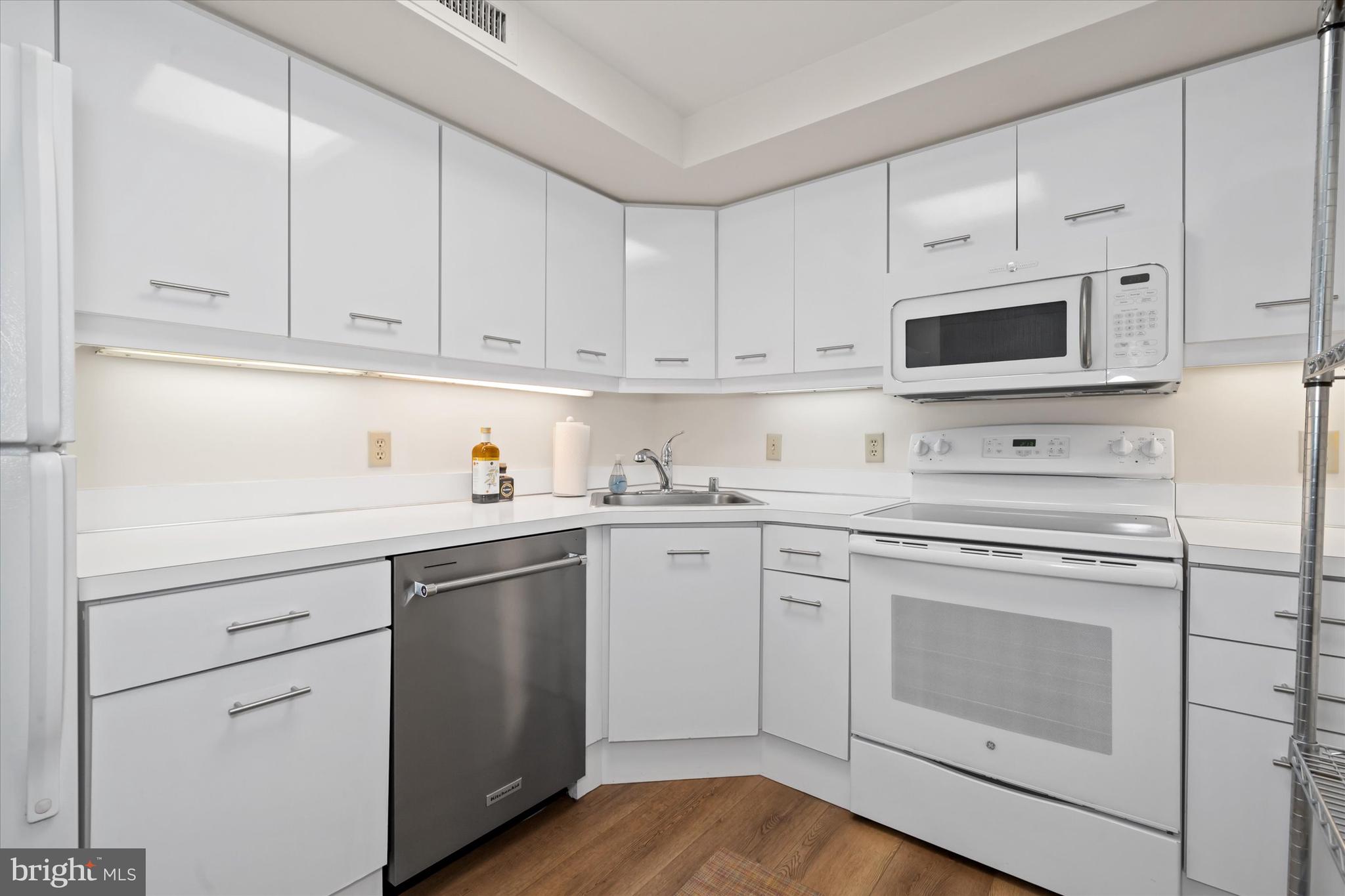 1100 LOVERING AVENUE 406