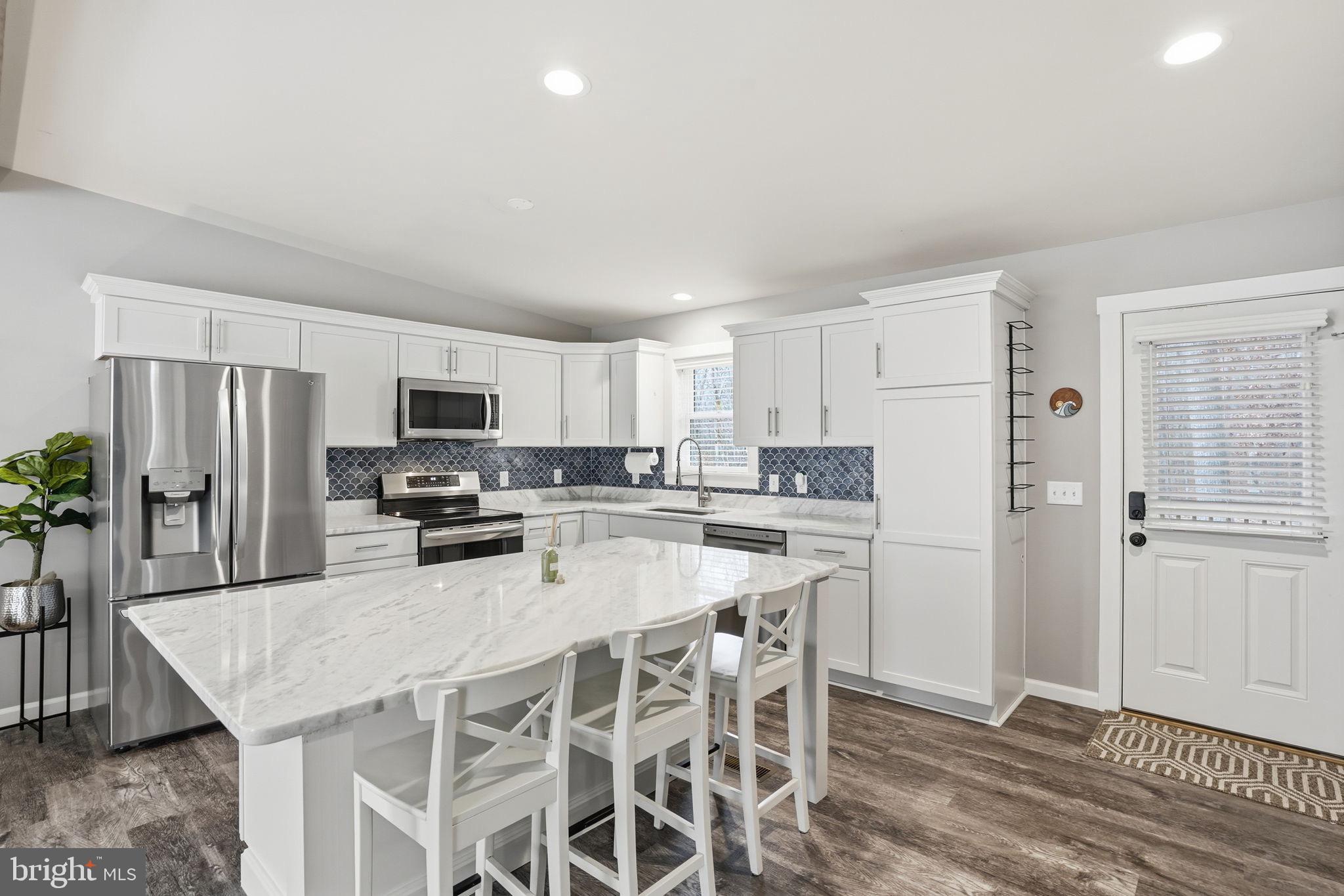 EDGEWOOD BAY - Residential