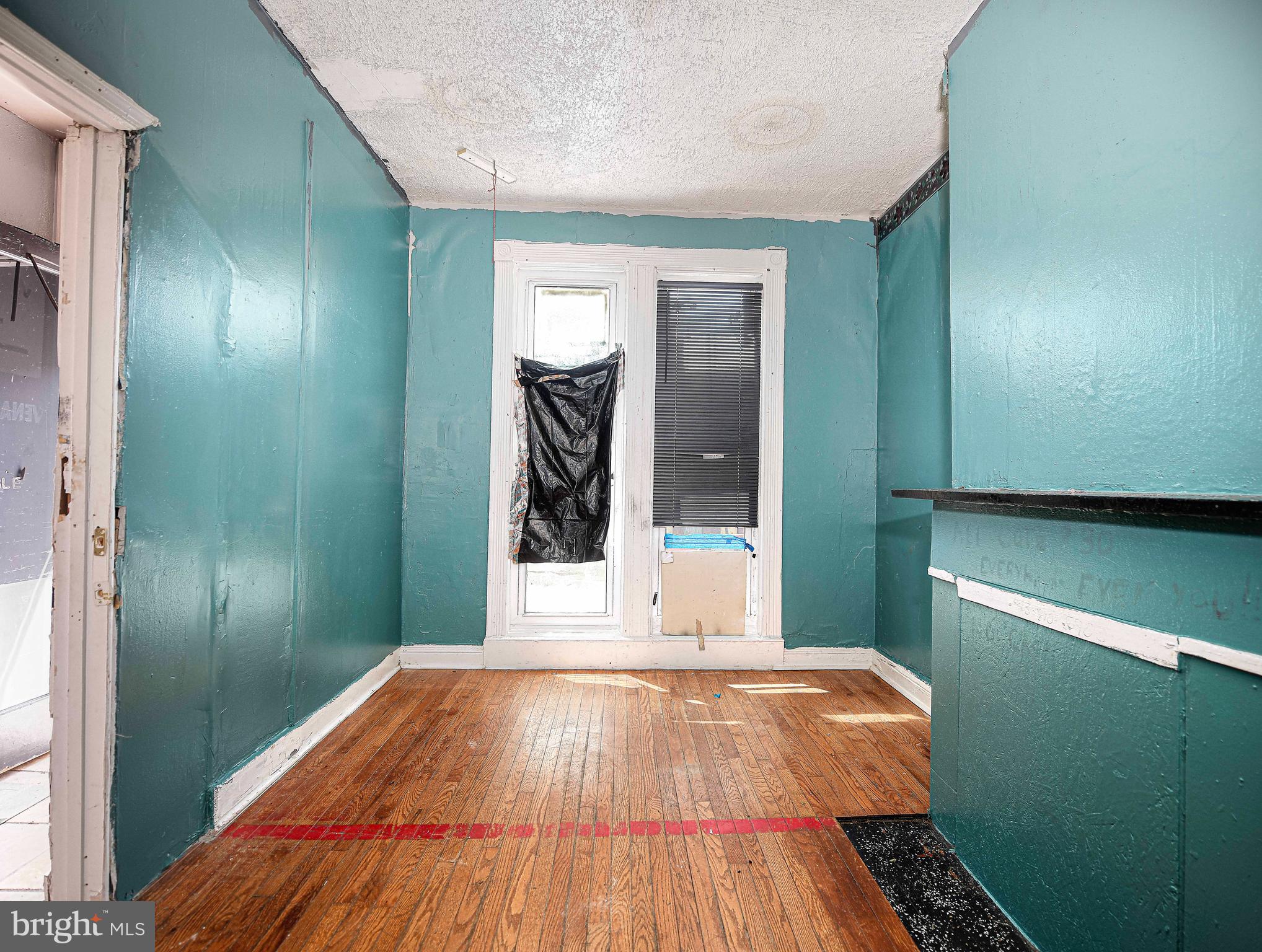 2528 E OLIVER STREET