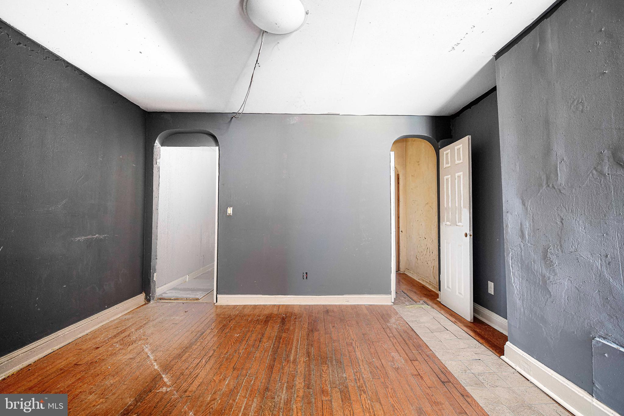 2528 E OLIVER STREET