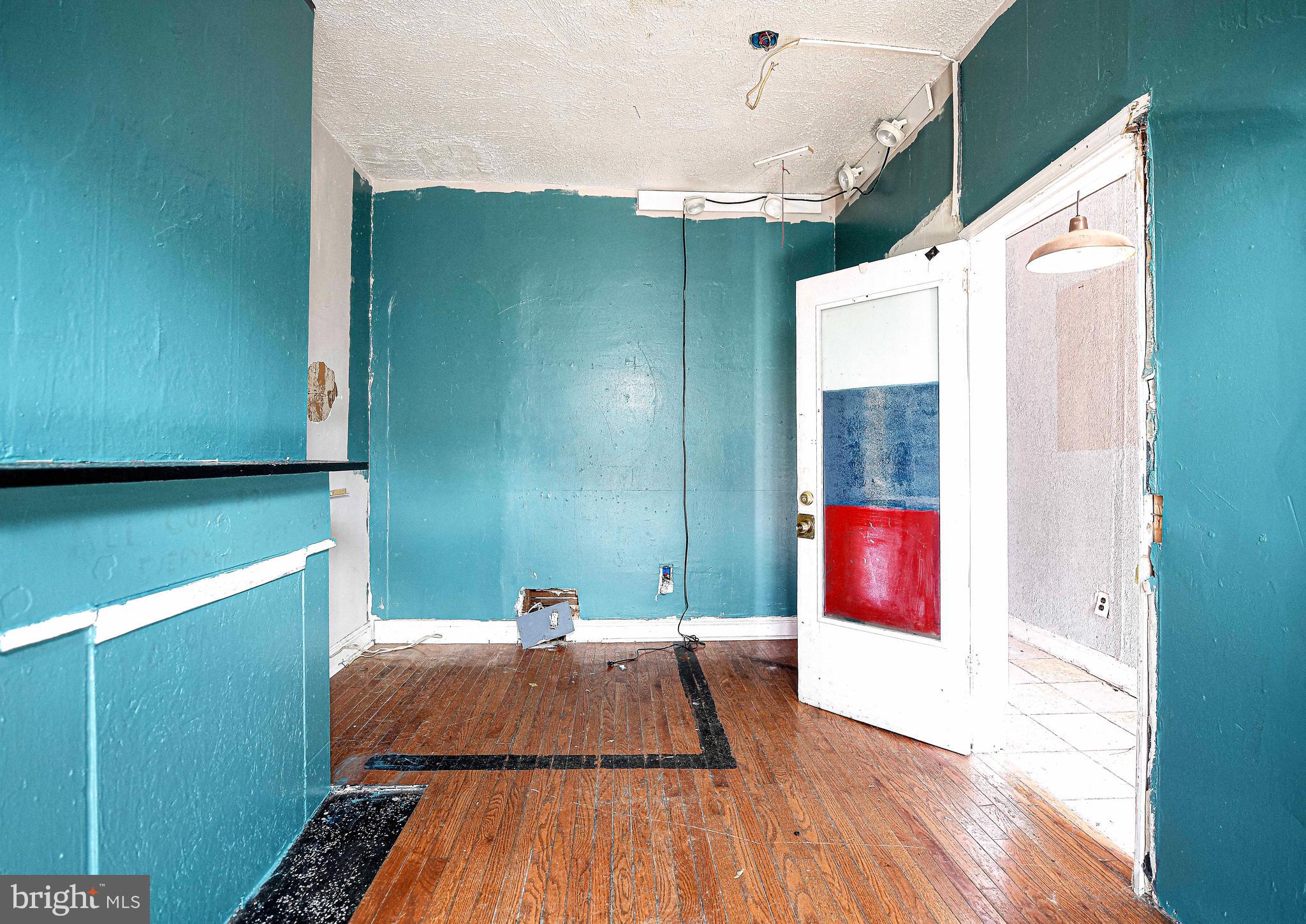 2528 E OLIVER STREET