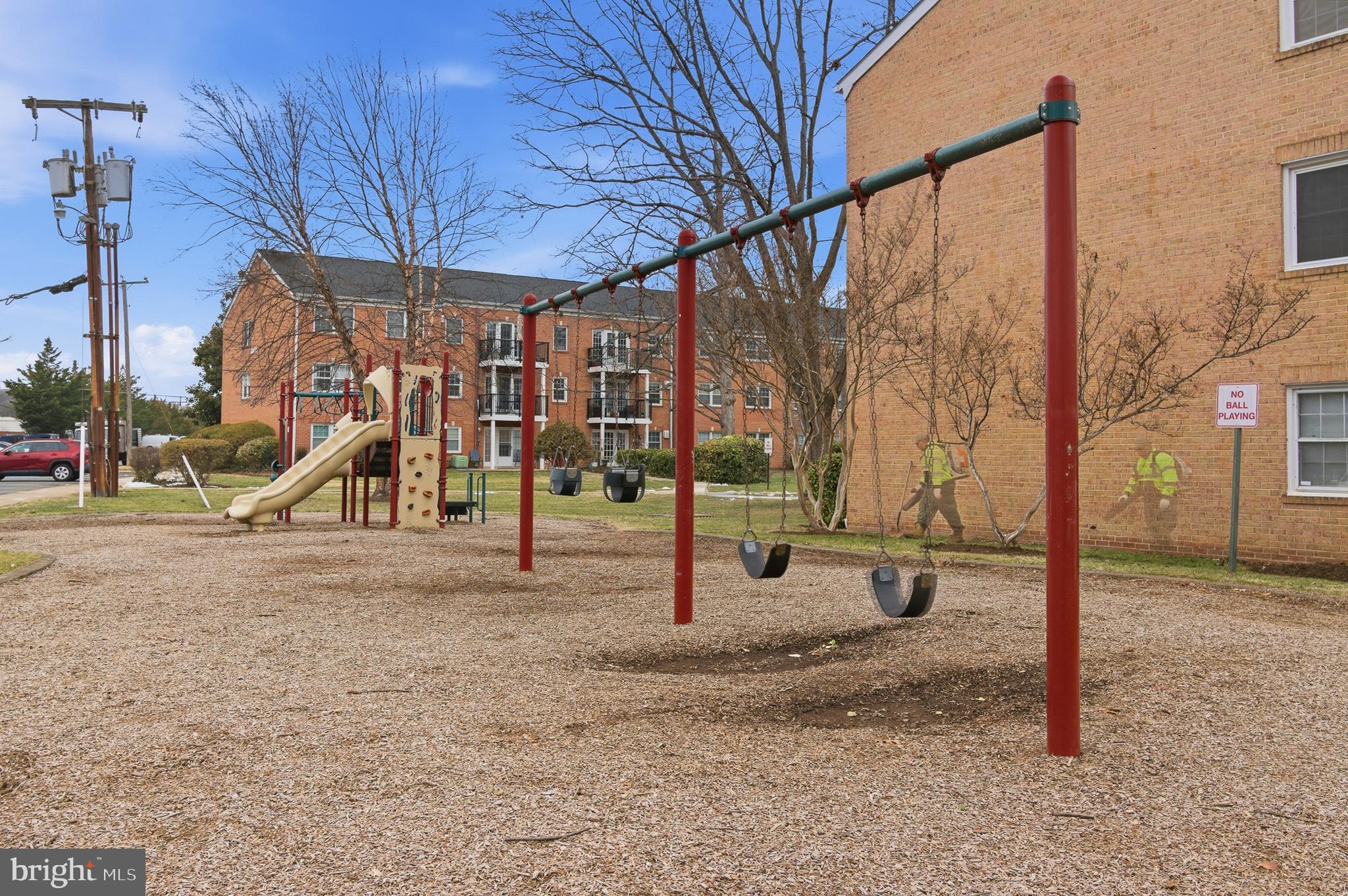 FOXCROFT COLONY CONDOS - Residential