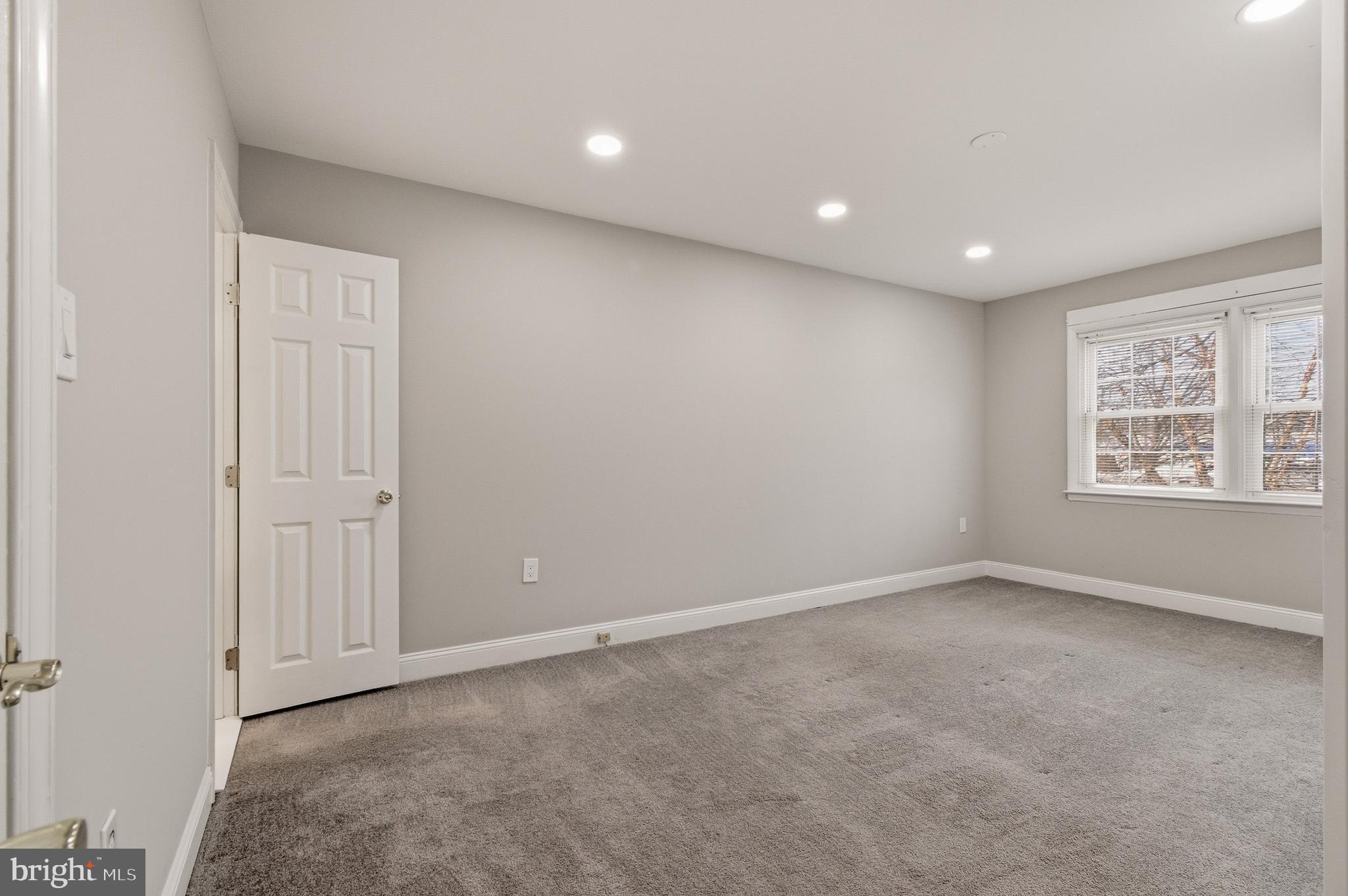 FOXCROFT COLONY CONDOS - Residential