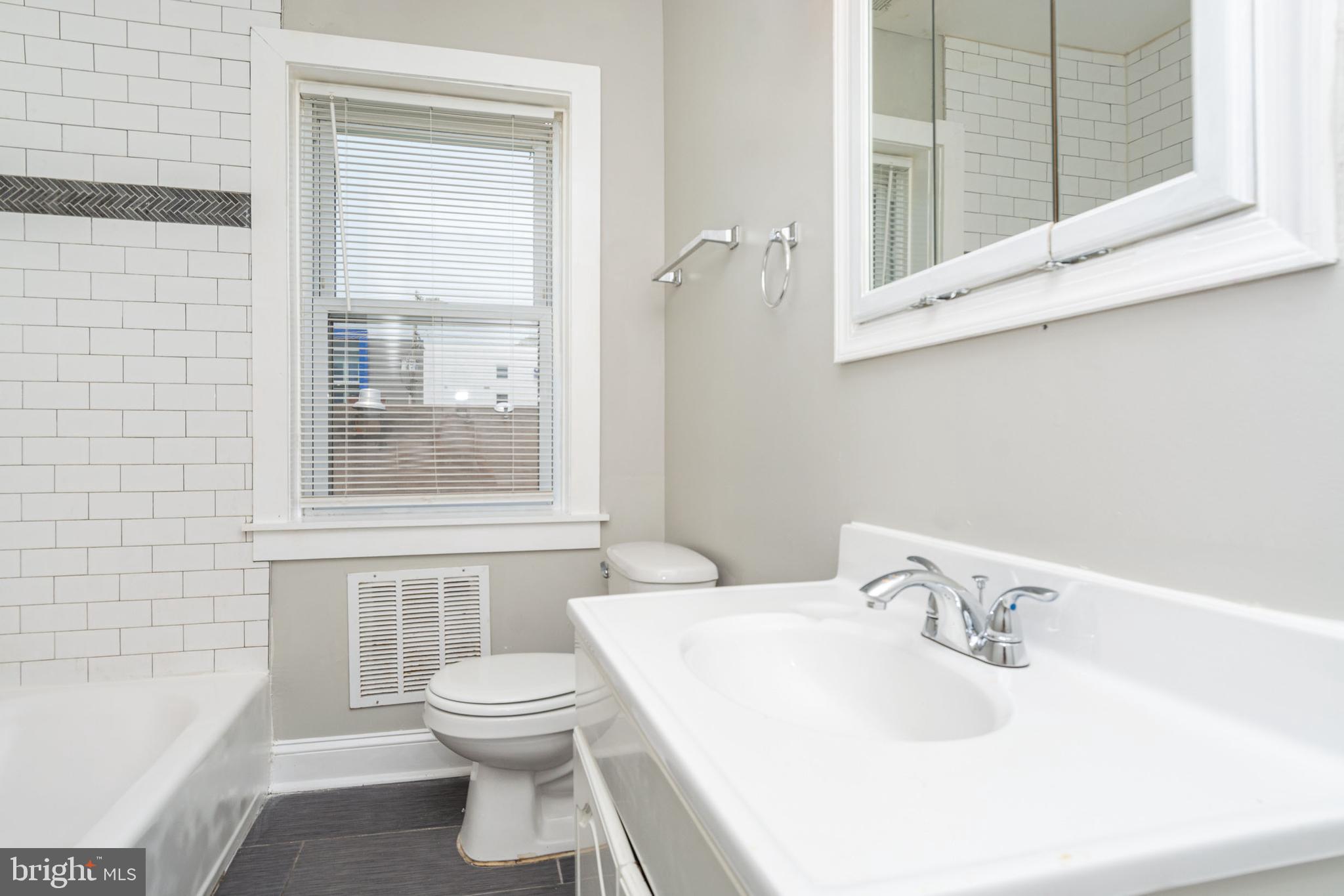 MIDDLE RIVER - Residential Lease