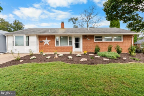 Photo of 5305 Oldcastle Lane, SPRINGFIELD, VA 22151 (MLS # VAFX2342882)