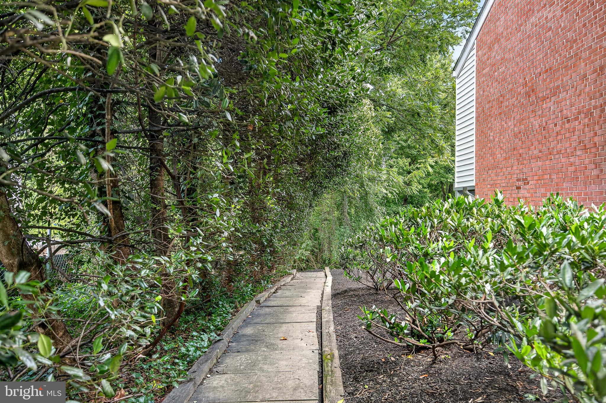 7124 THRASHER ROAD