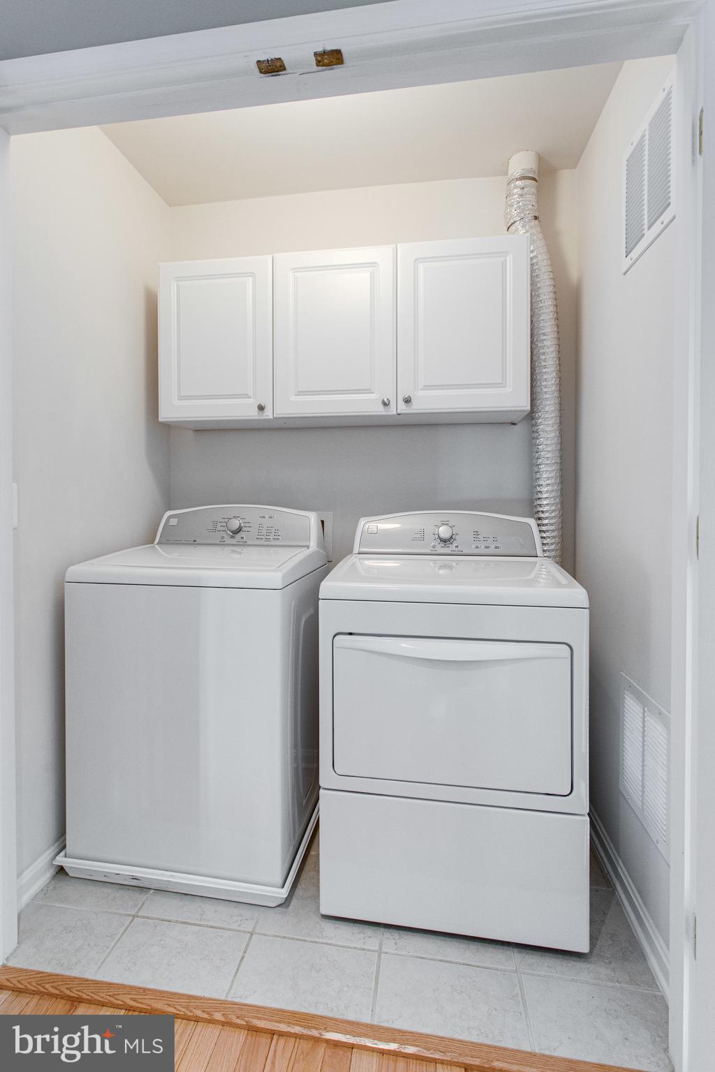 LAUREL HILL LANDBAY - Residential Lease