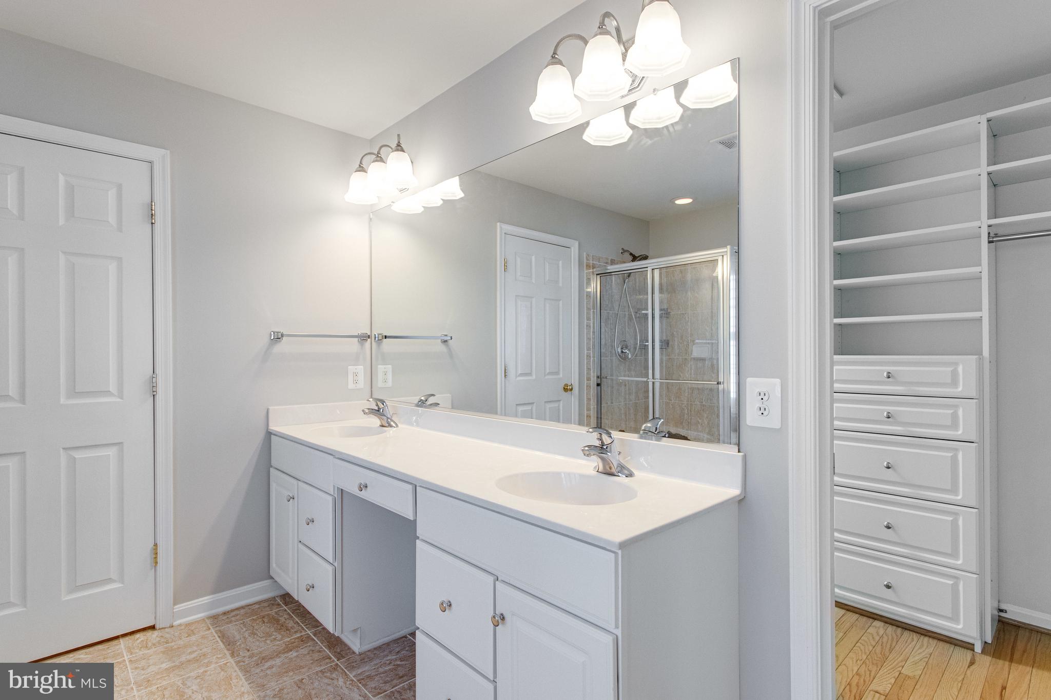 LAUREL HILL LANDBAY - Residential Lease