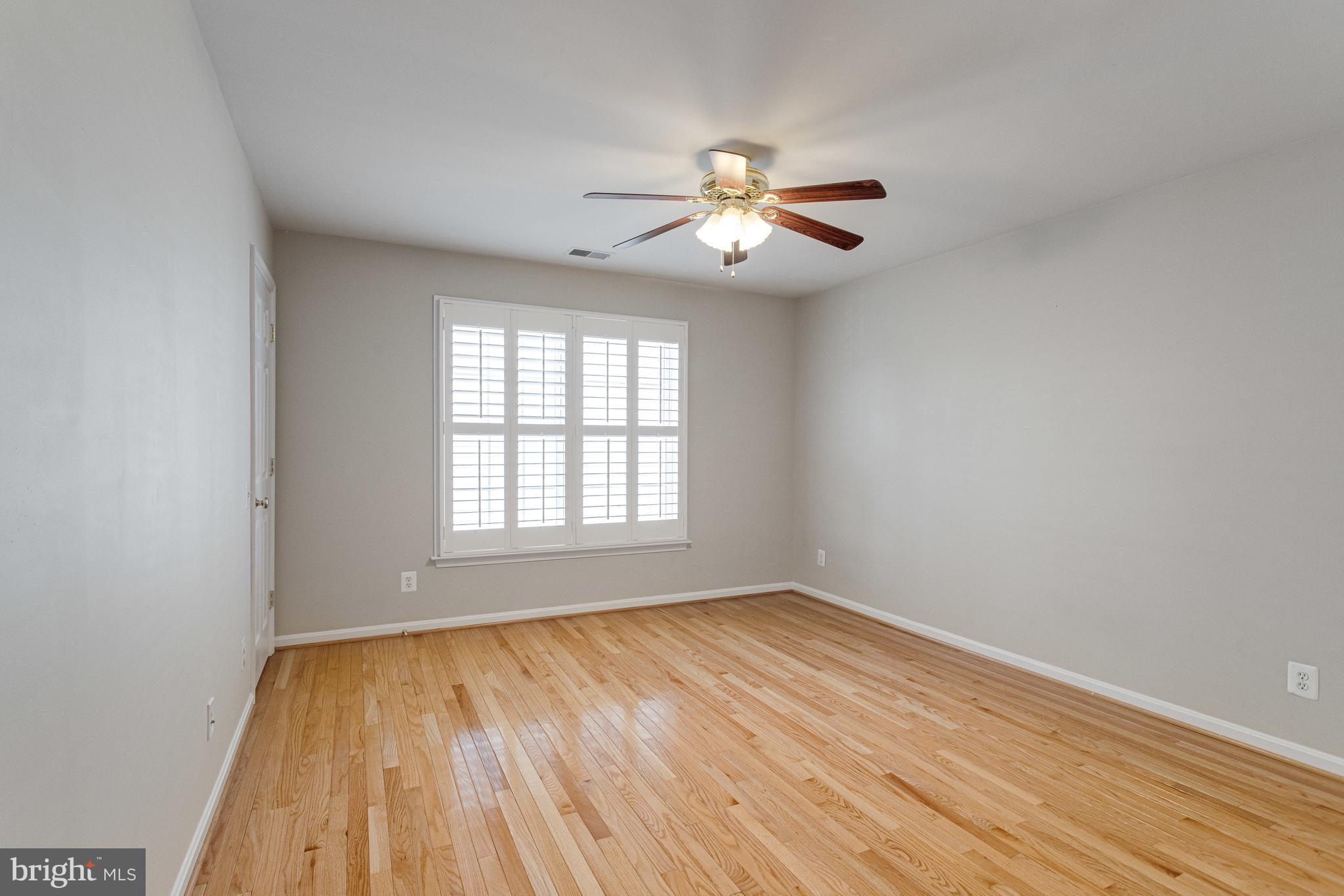 LAUREL HILL LANDBAY - Residential Lease