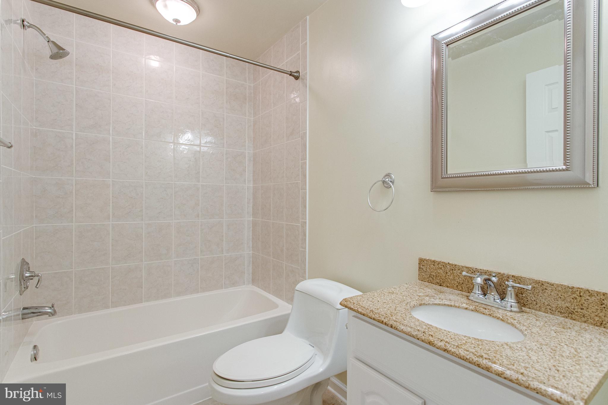 LAUREL HILL LANDBAY - Residential Lease