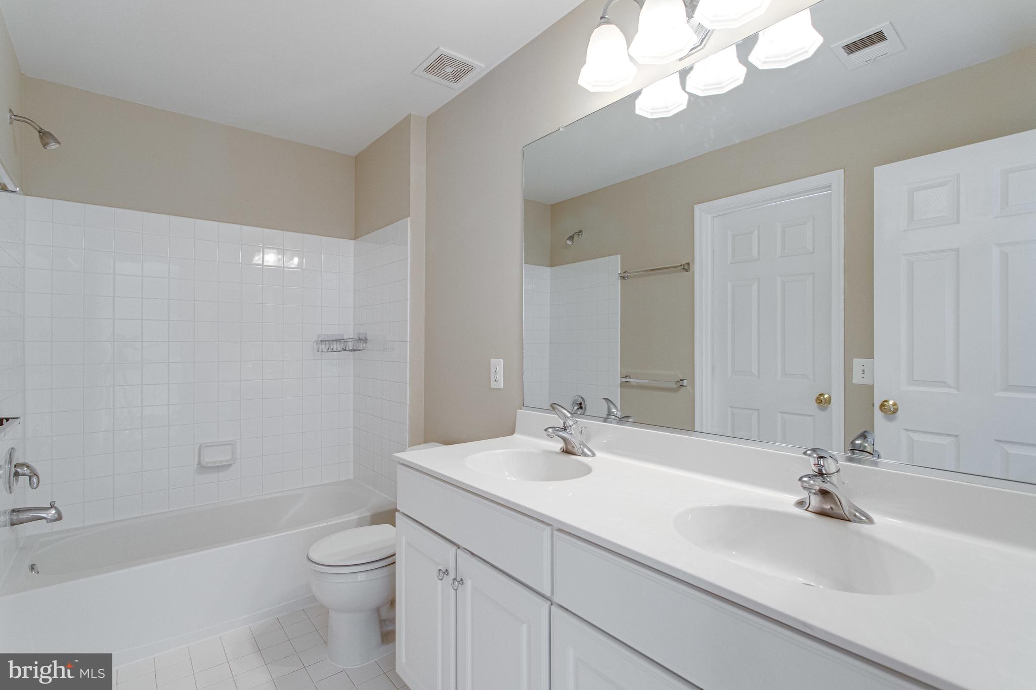 LAUREL HILL LANDBAY - Residential Lease