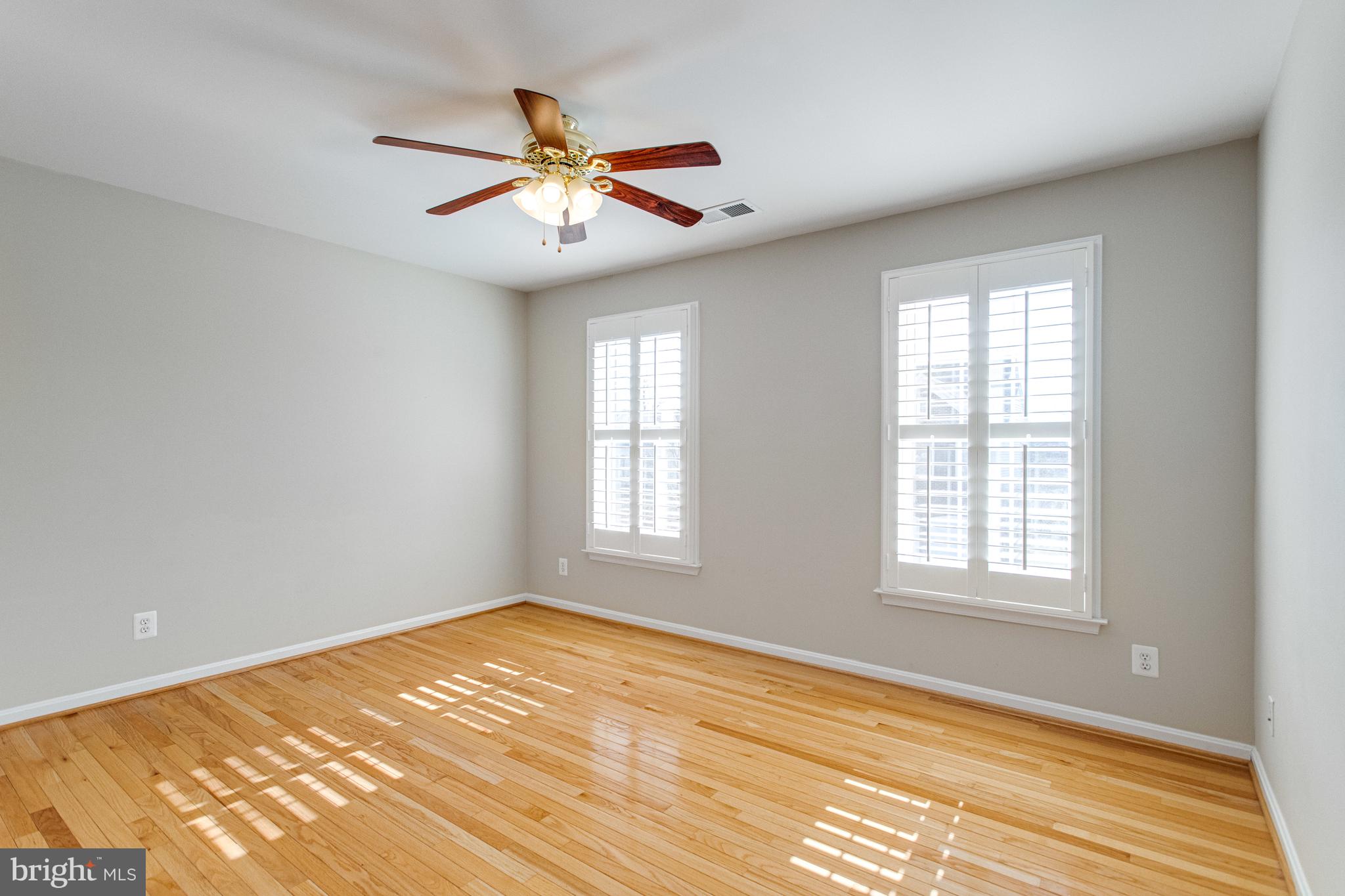 LAUREL HILL LANDBAY - Residential Lease