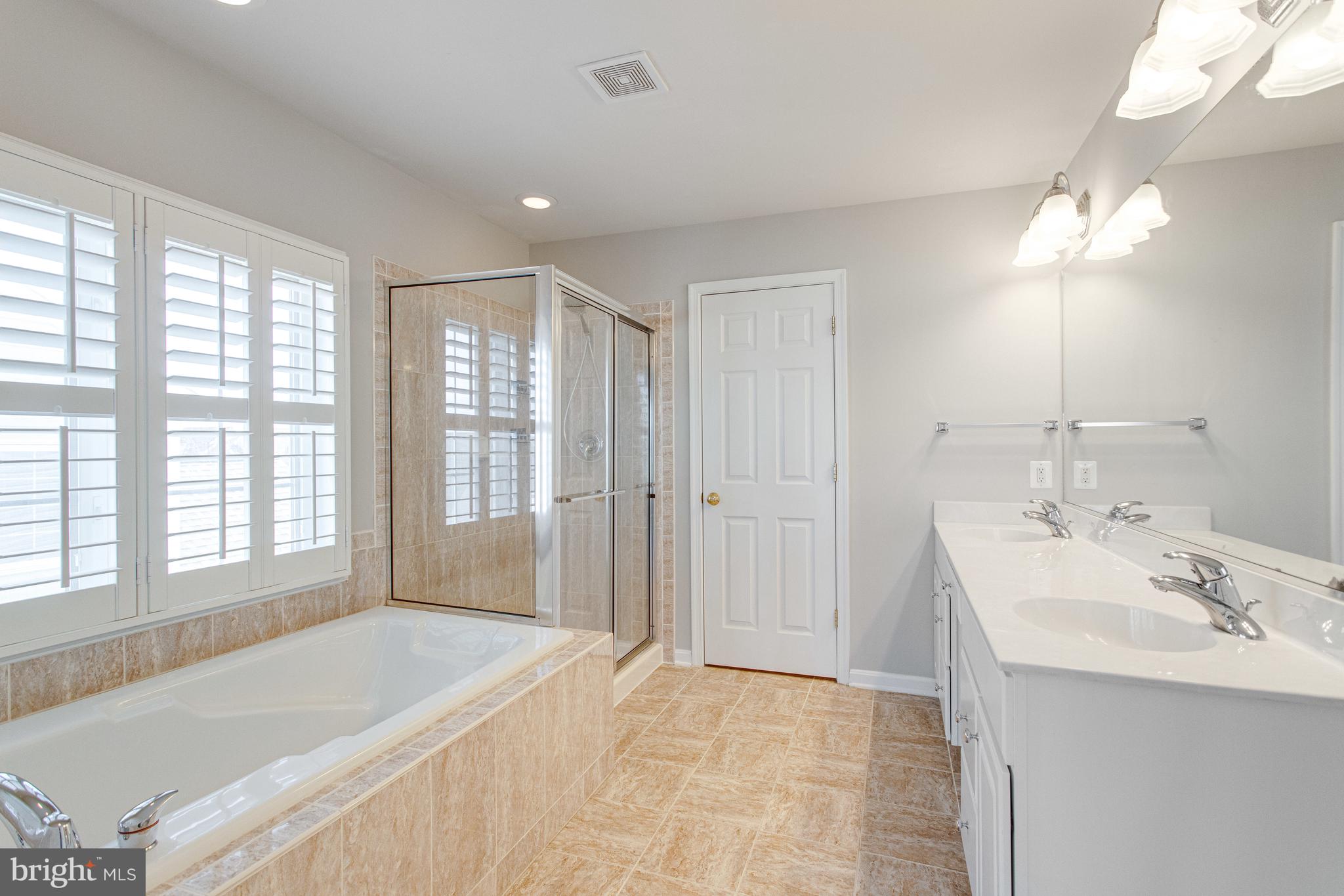 LAUREL HILL LANDBAY - Residential Lease