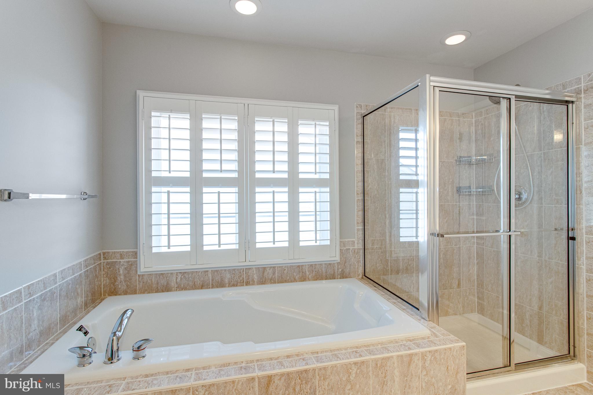 LAUREL HILL LANDBAY - Residential Lease