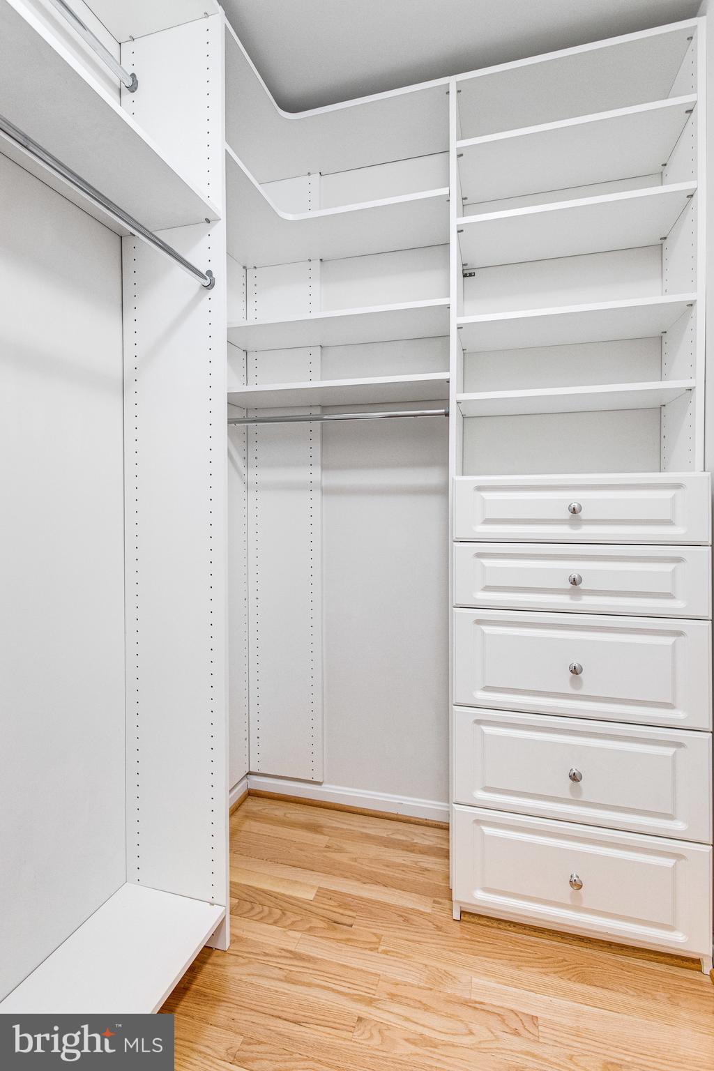 LAUREL HILL LANDBAY - Residential Lease