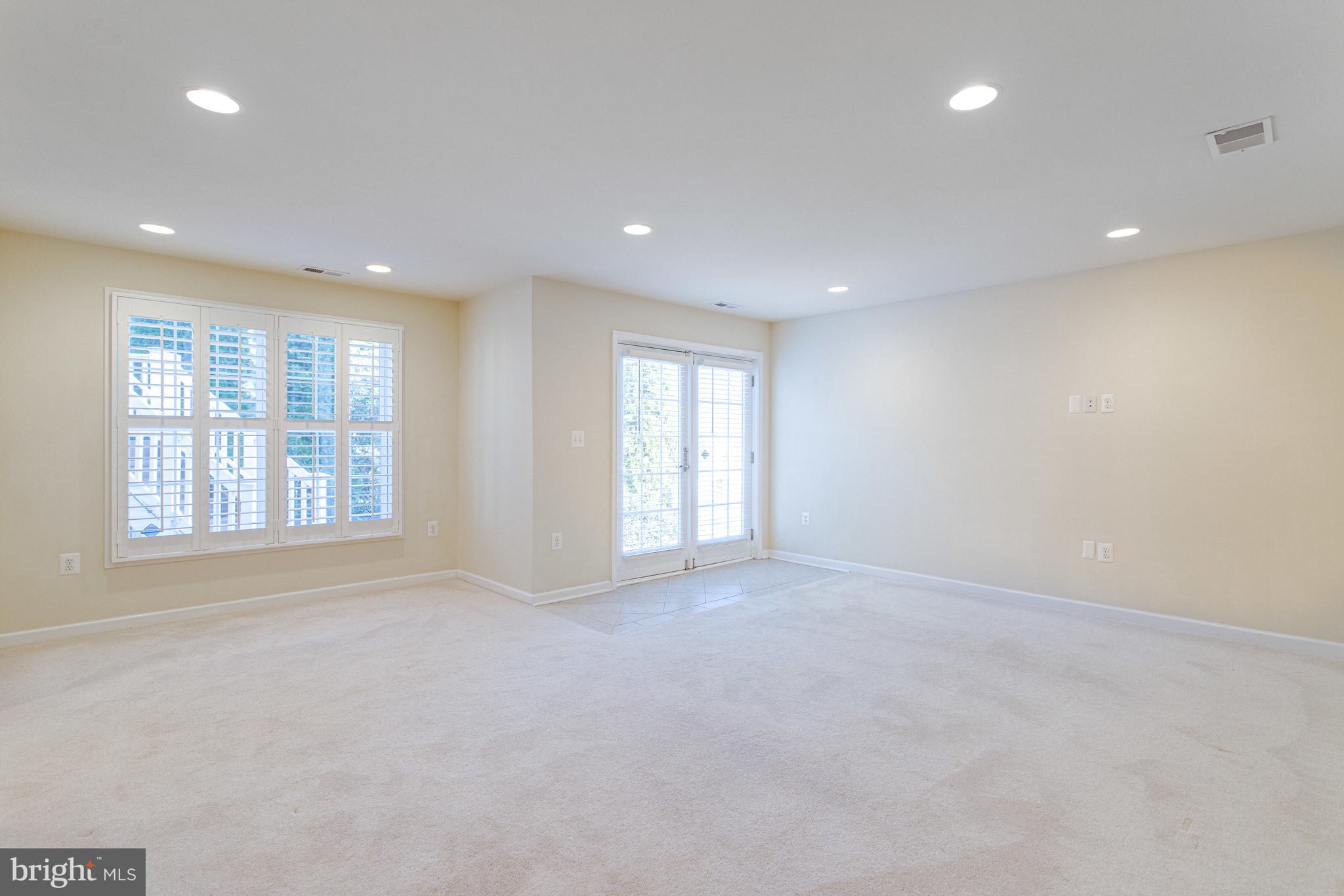 LAUREL HILL LANDBAY - Residential Lease