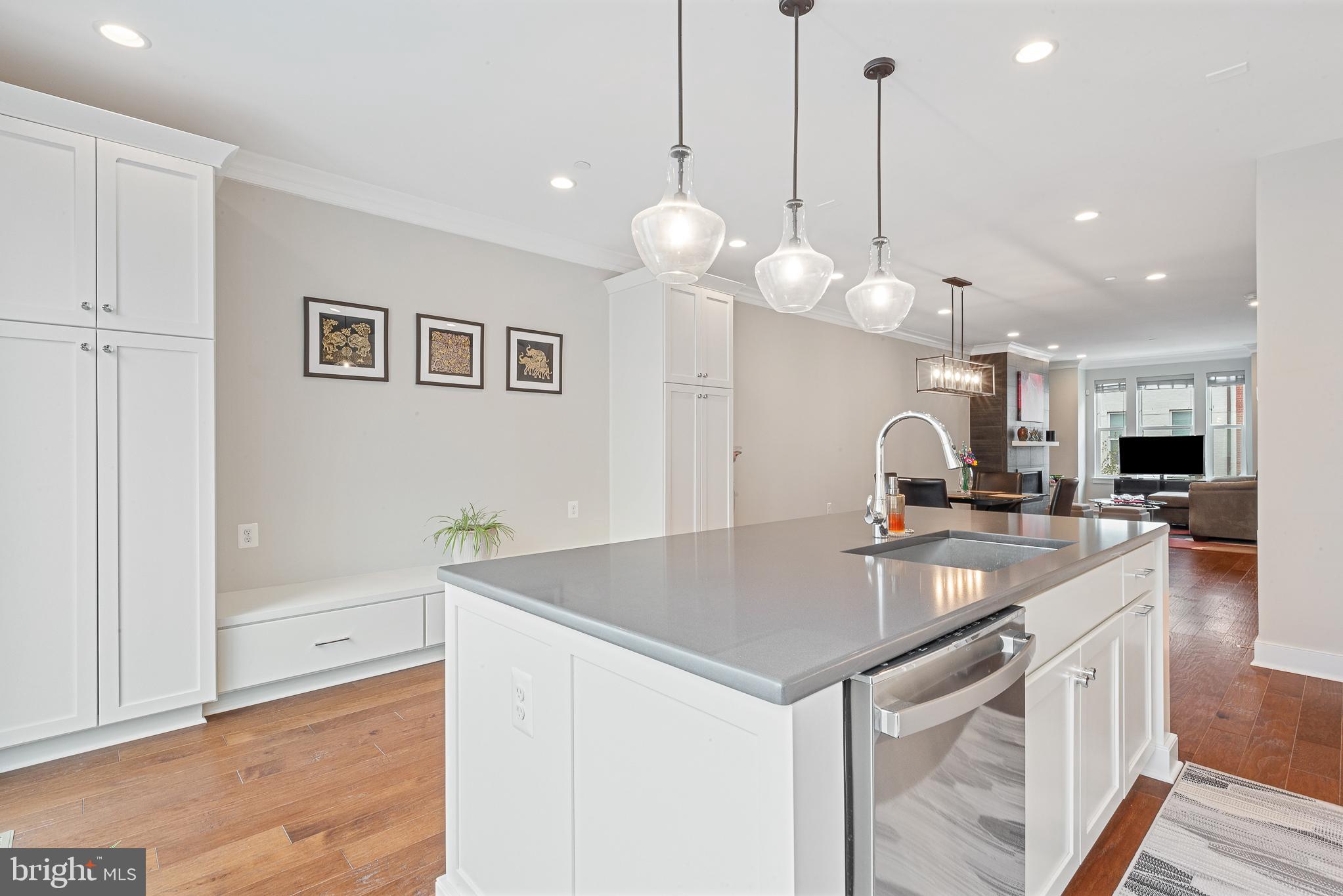 THE TOWNES AT GROSVENOR PLACE - Residential