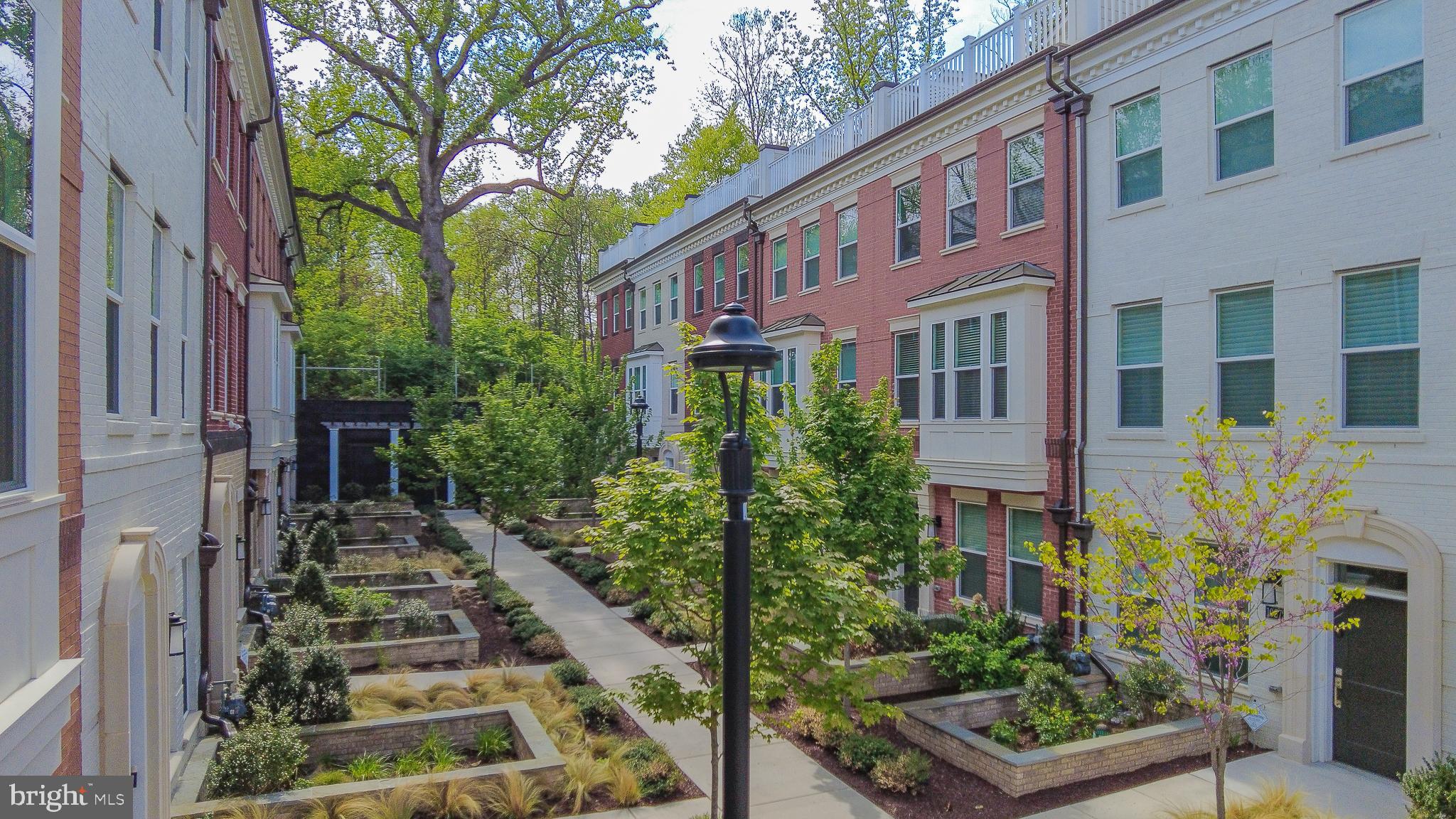 THE TOWNES AT GROSVENOR PLACE - Residential