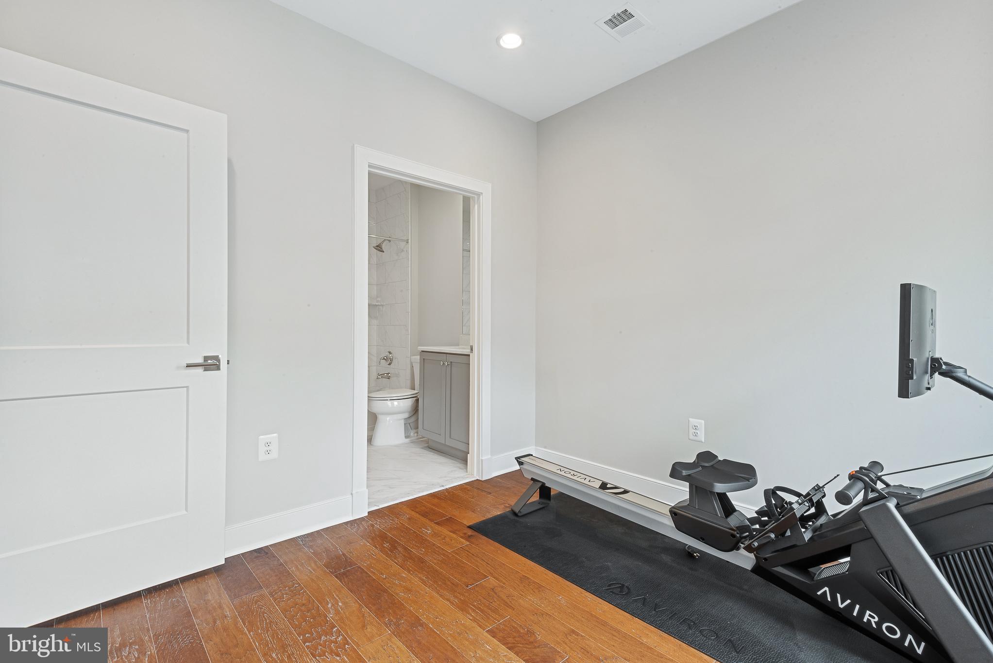 THE TOWNES AT GROSVENOR PLACE - Residential