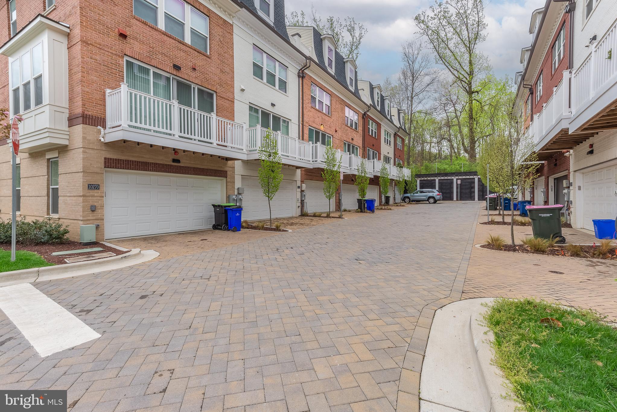 THE TOWNES AT GROSVENOR PLACE - Residential