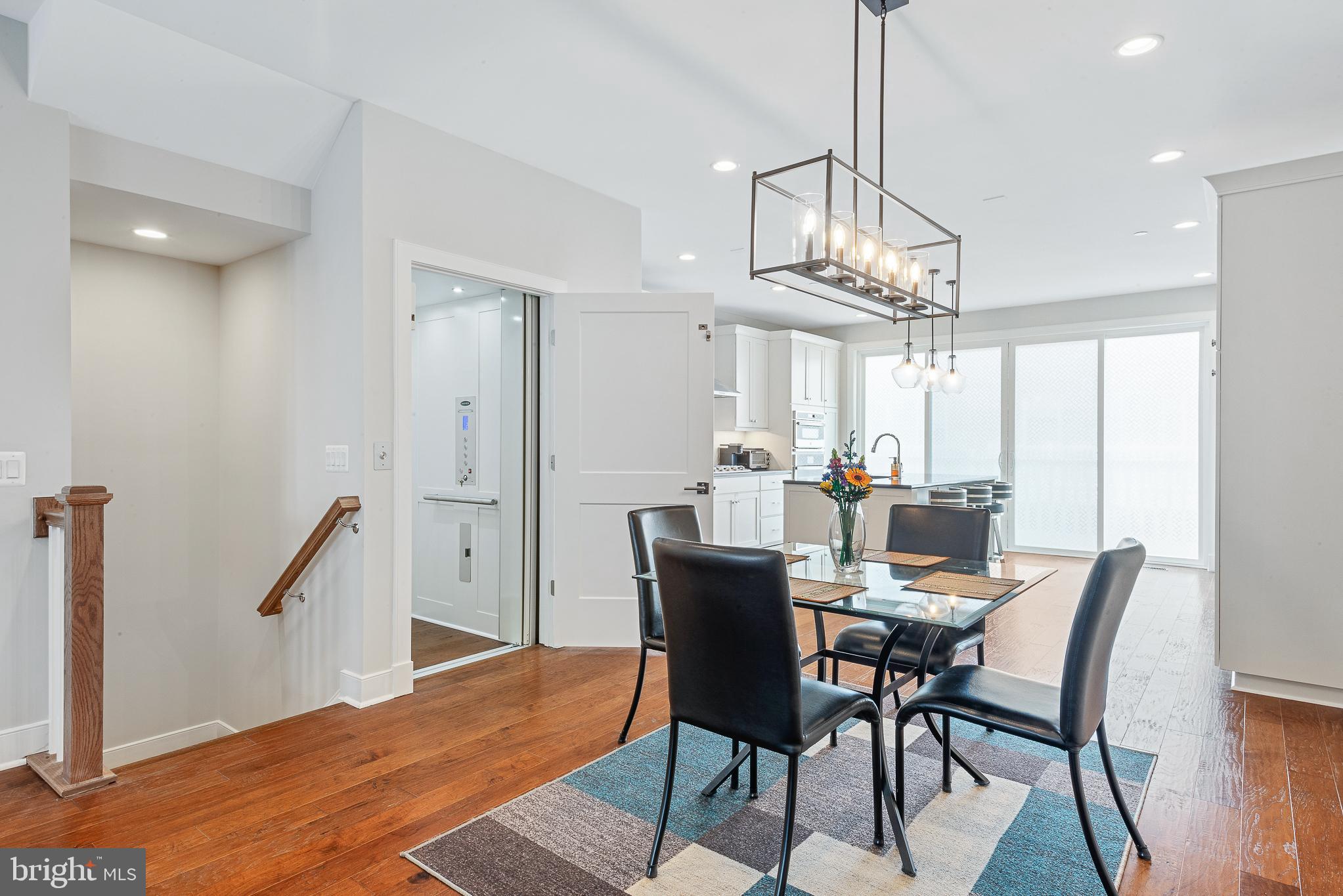 THE TOWNES AT GROSVENOR PLACE - Residential