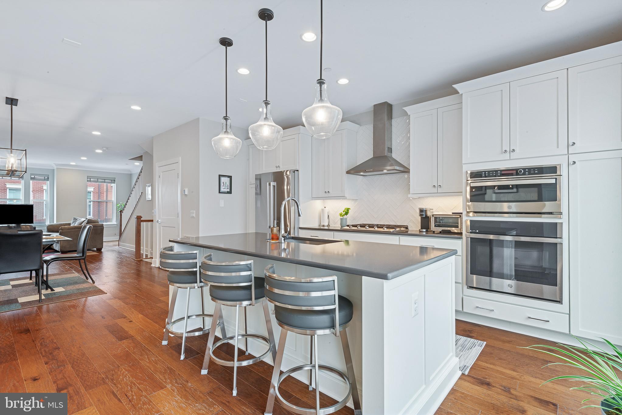 THE TOWNES AT GROSVENOR PLACE - Residential