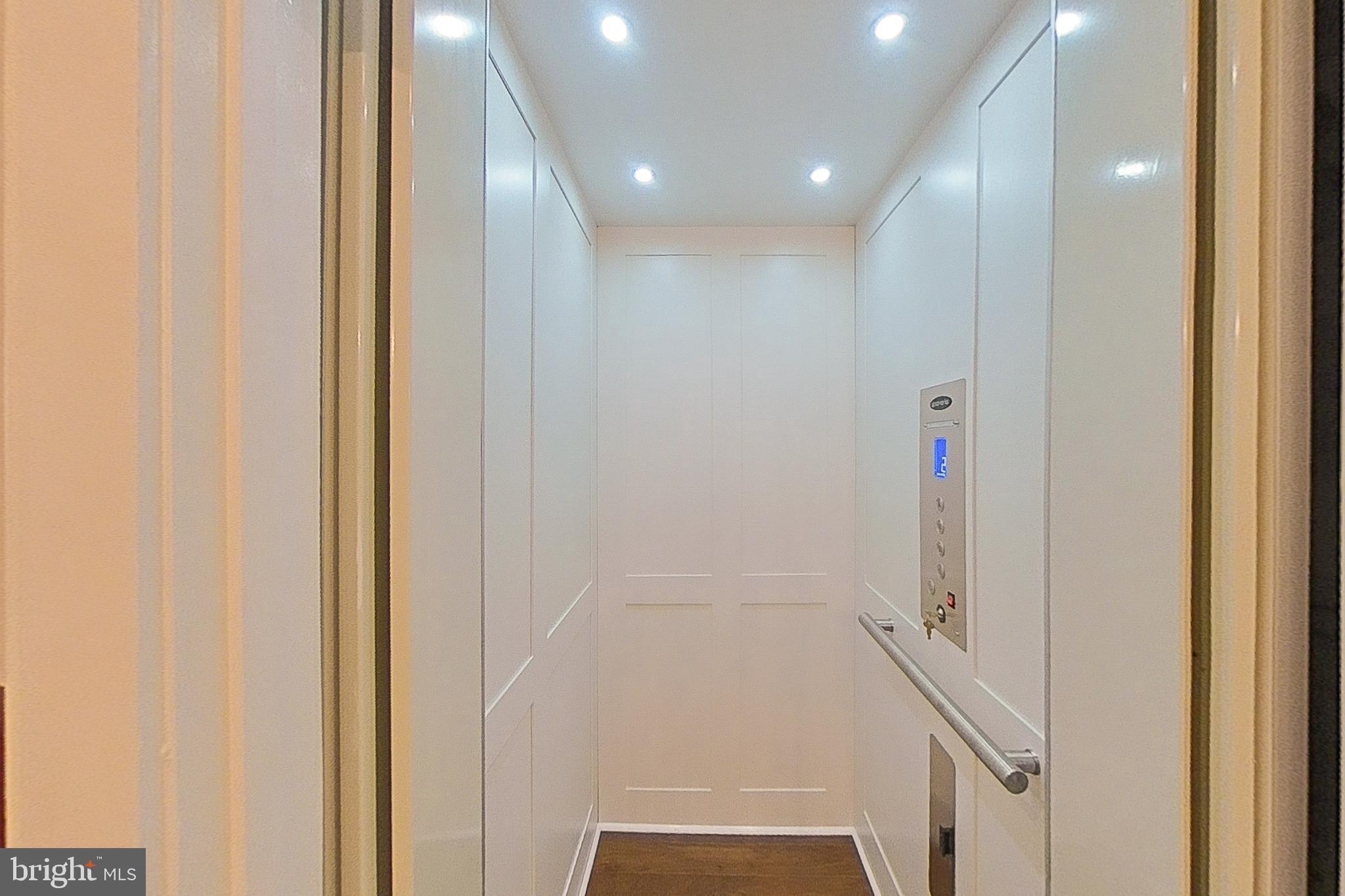 THE TOWNES AT GROSVENOR PLACE - Residential