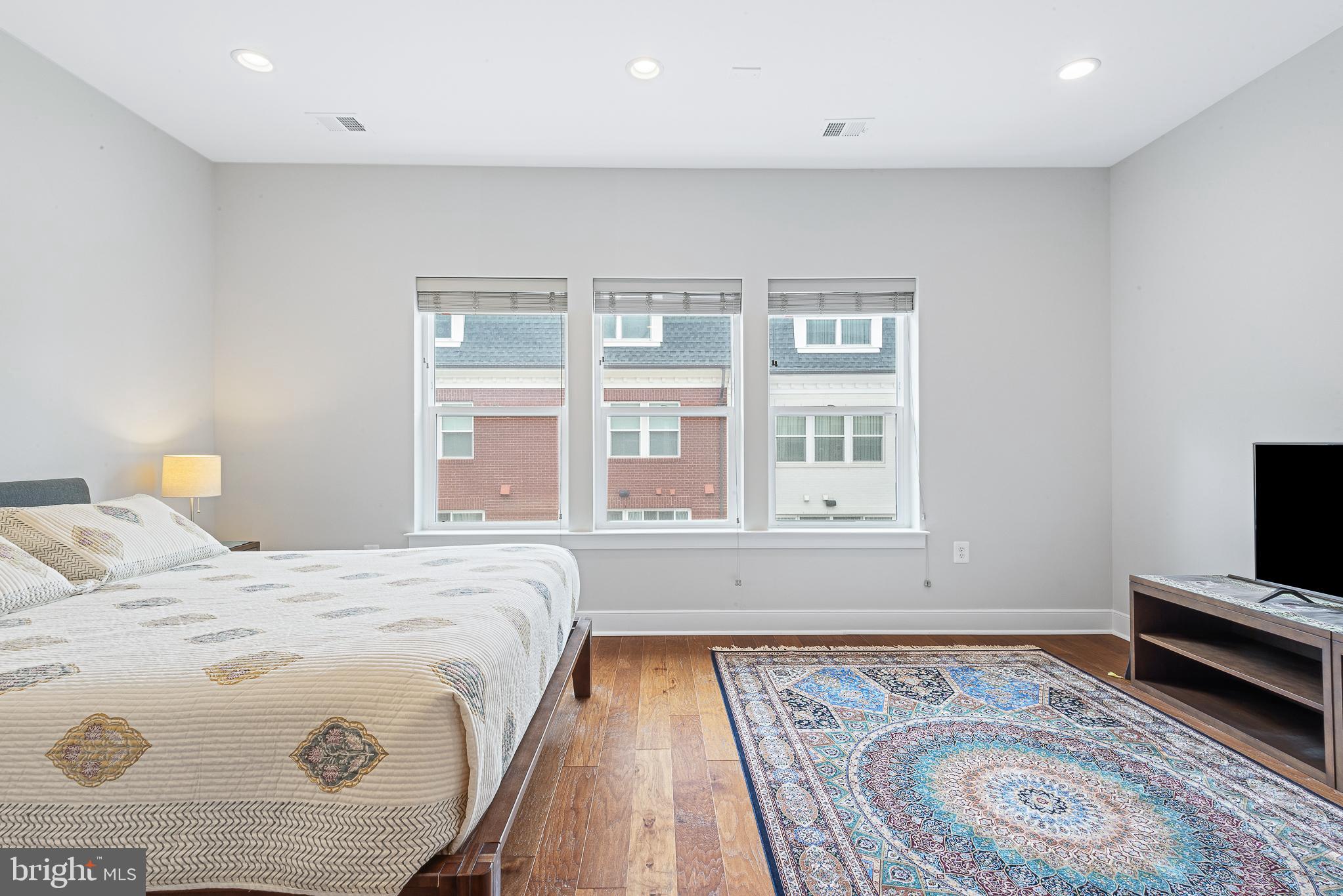 THE TOWNES AT GROSVENOR PLACE - Residential