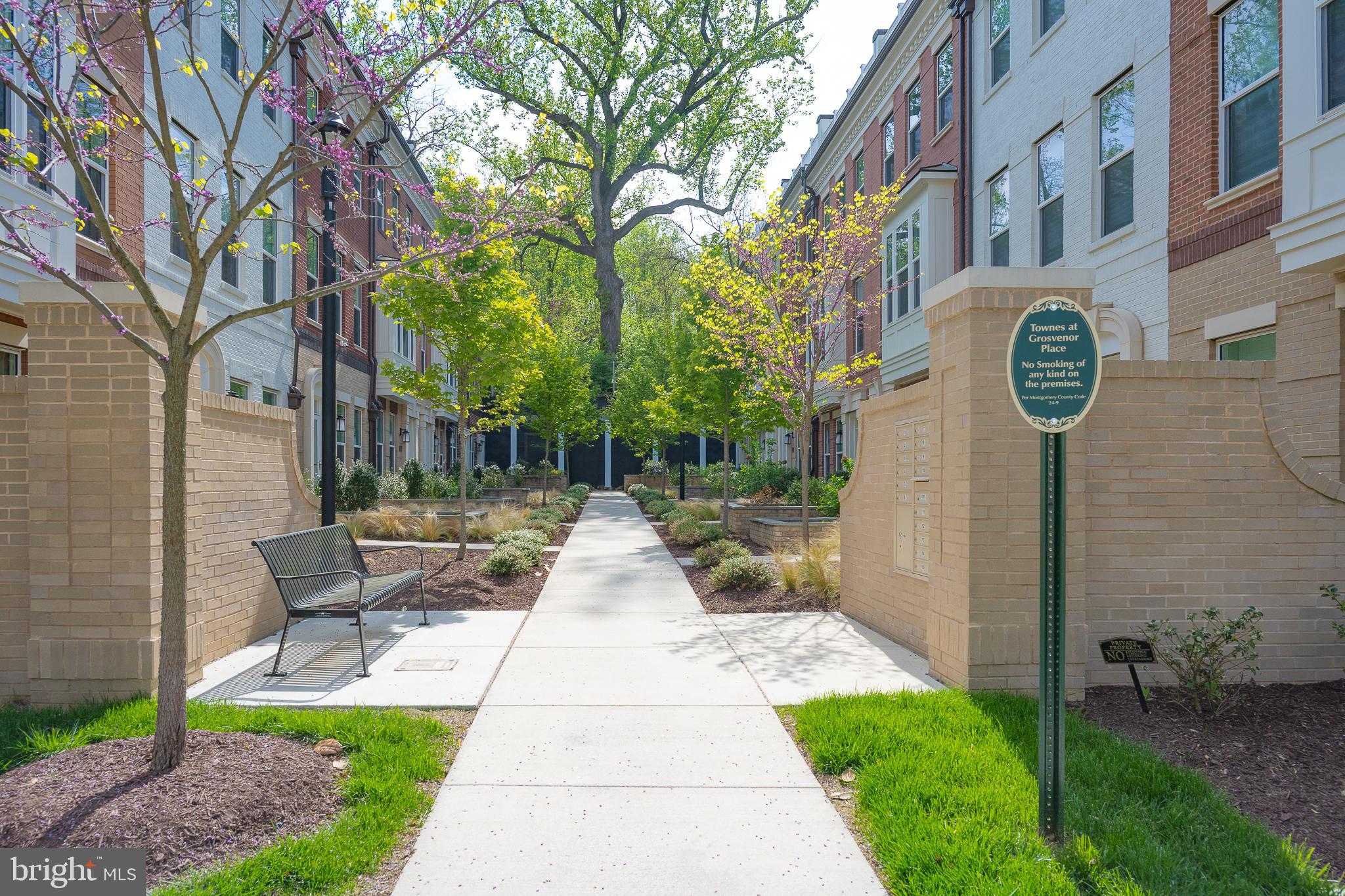 THE TOWNES AT GROSVENOR PLACE - Residential