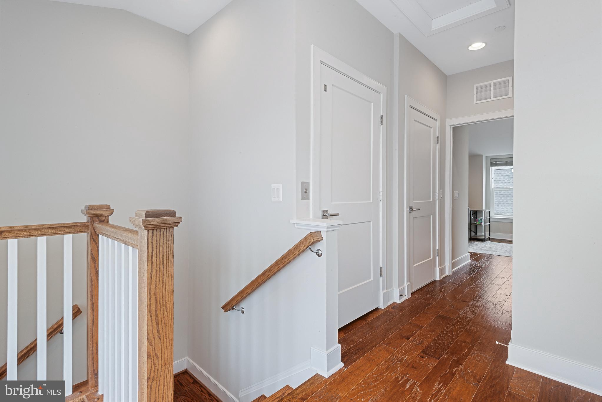 THE TOWNES AT GROSVENOR PLACE - Residential