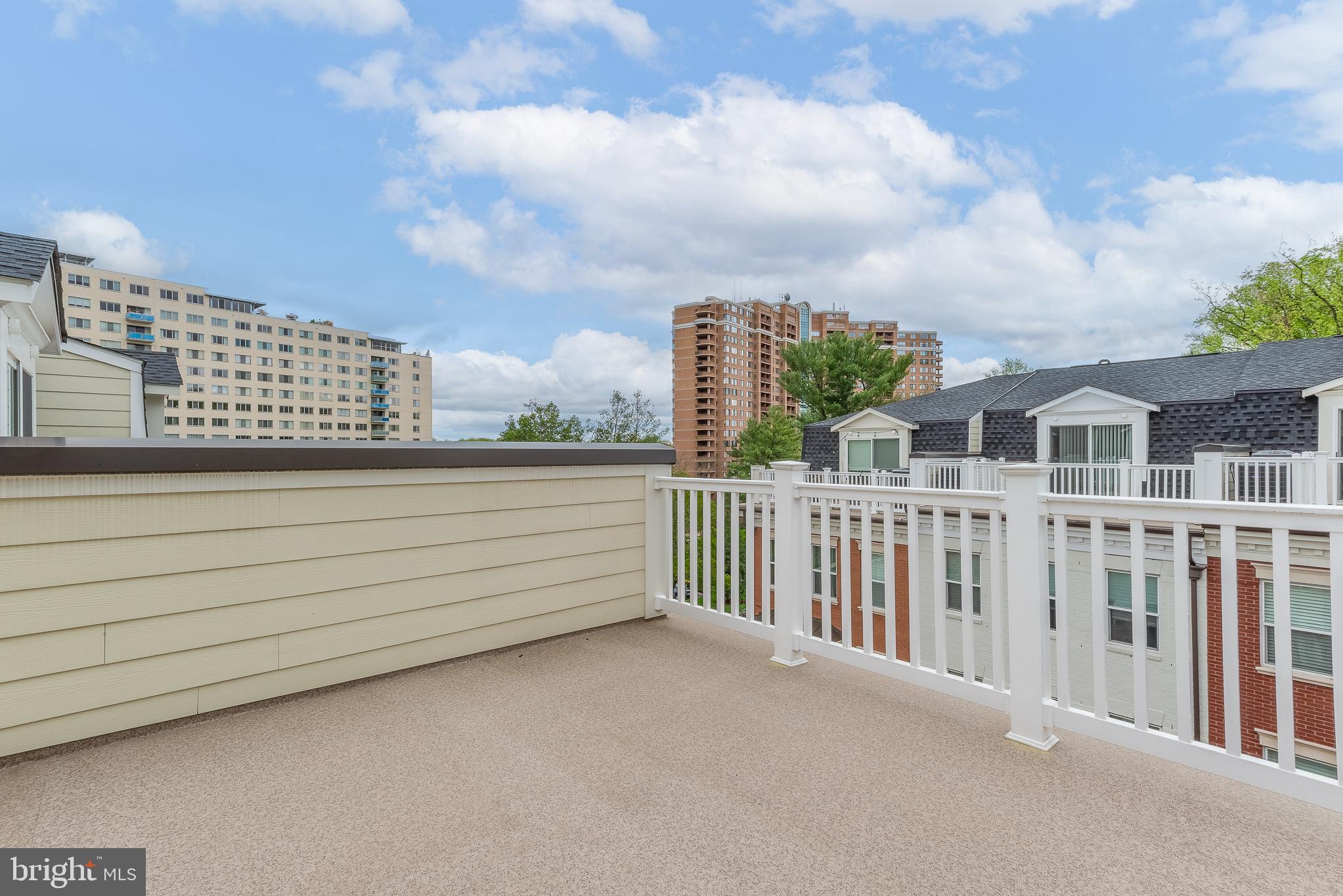 THE TOWNES AT GROSVENOR PLACE - Residential