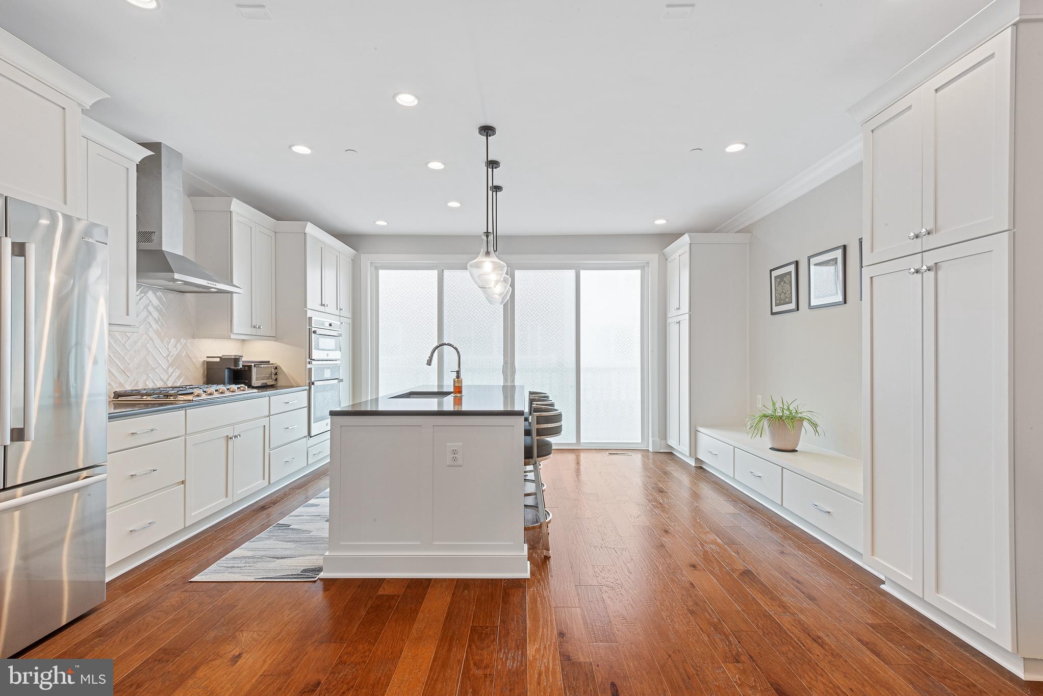 THE TOWNES AT GROSVENOR PLACE - Residential