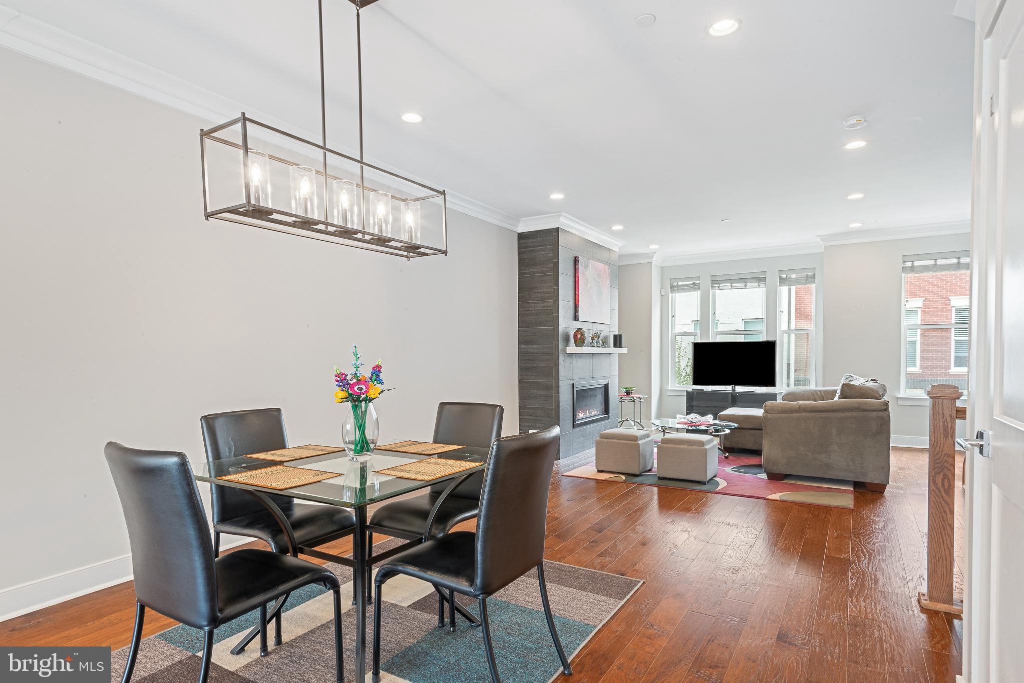 THE TOWNES AT GROSVENOR PLACE - Residential