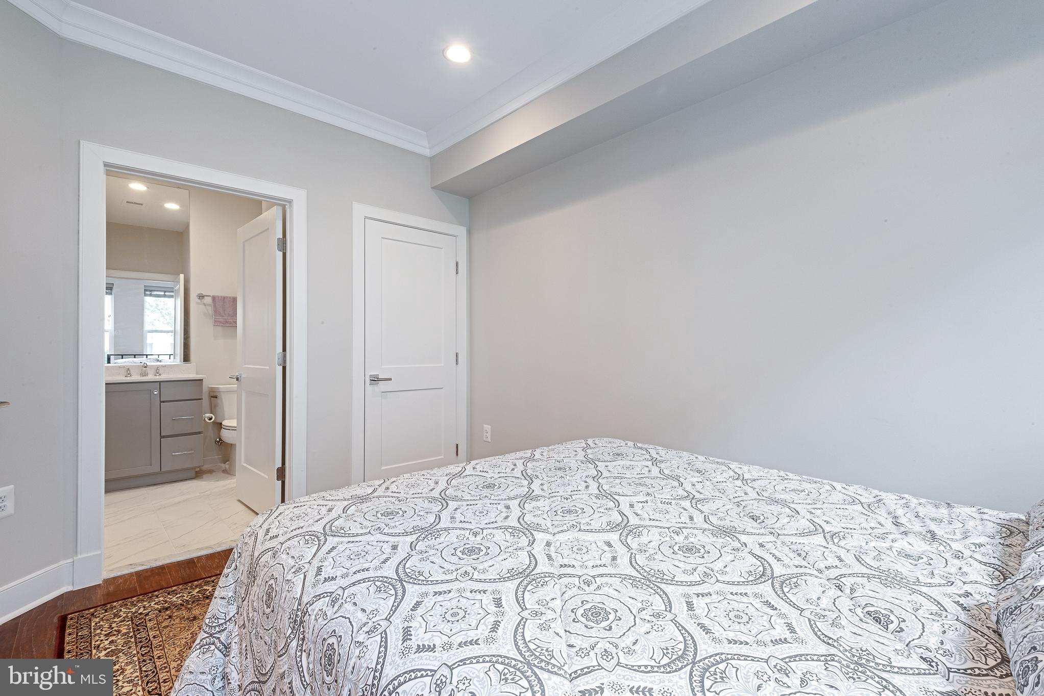 10274 GROSVENOR PLACE