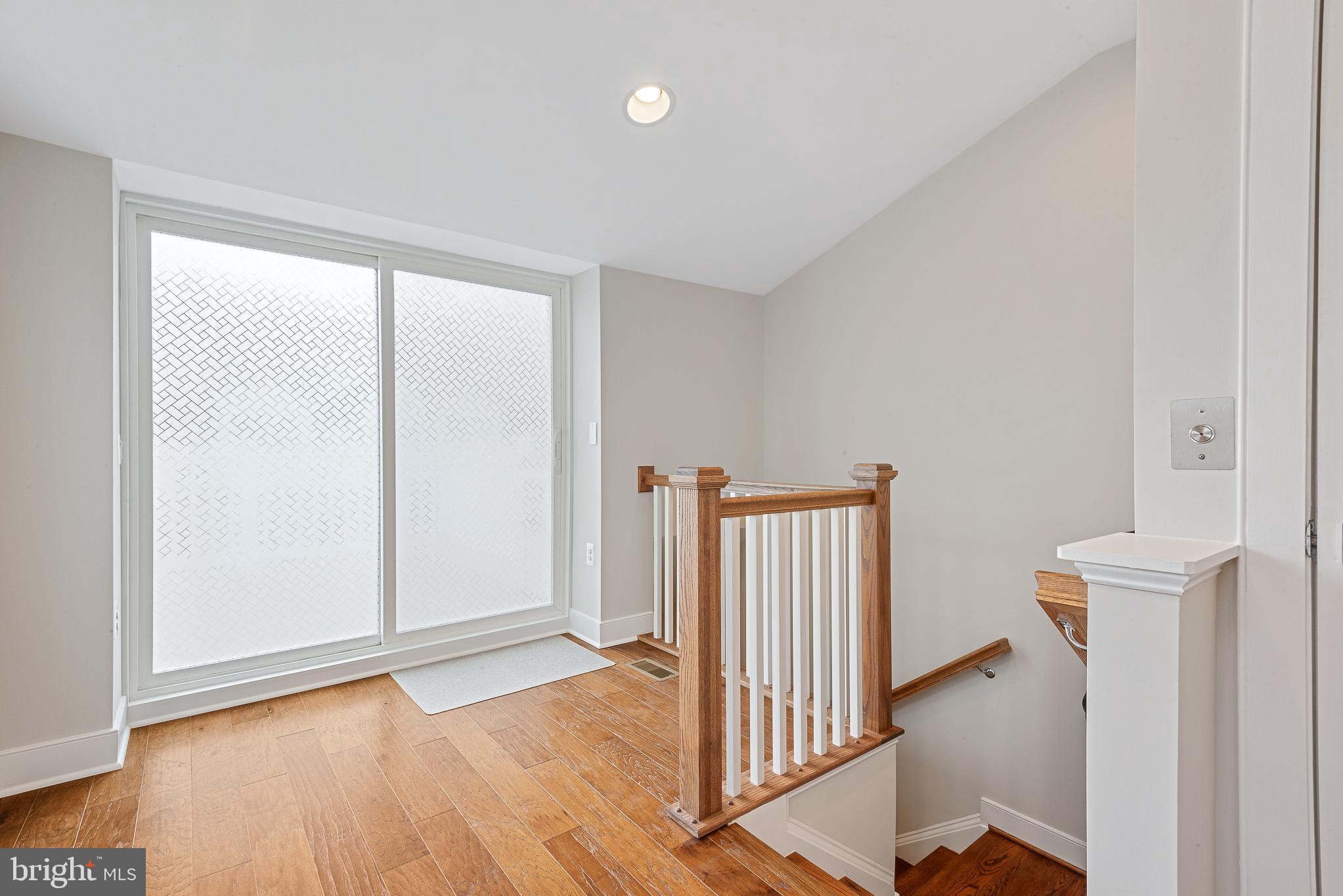 THE TOWNES AT GROSVENOR PLACE - Residential