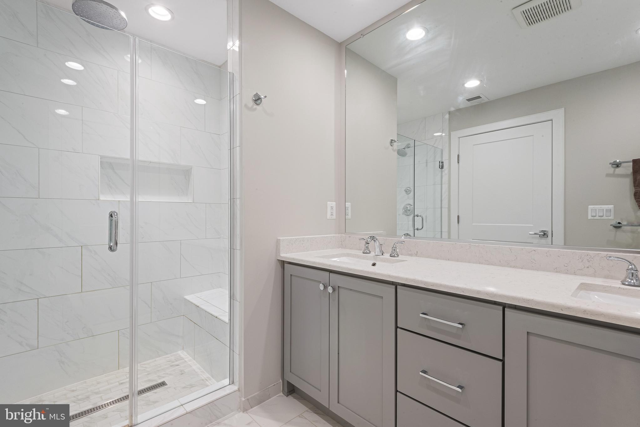 THE TOWNES AT GROSVENOR PLACE - Residential